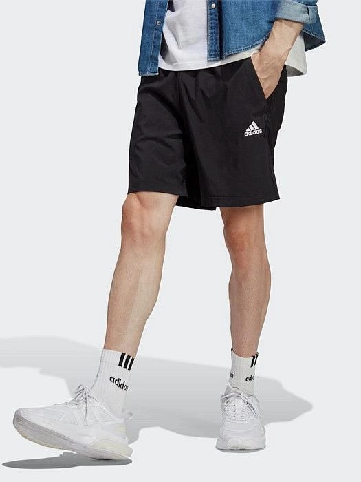 stripe design Midweight Texture Aeroready Essentials Chelsea Small Logo Shorts