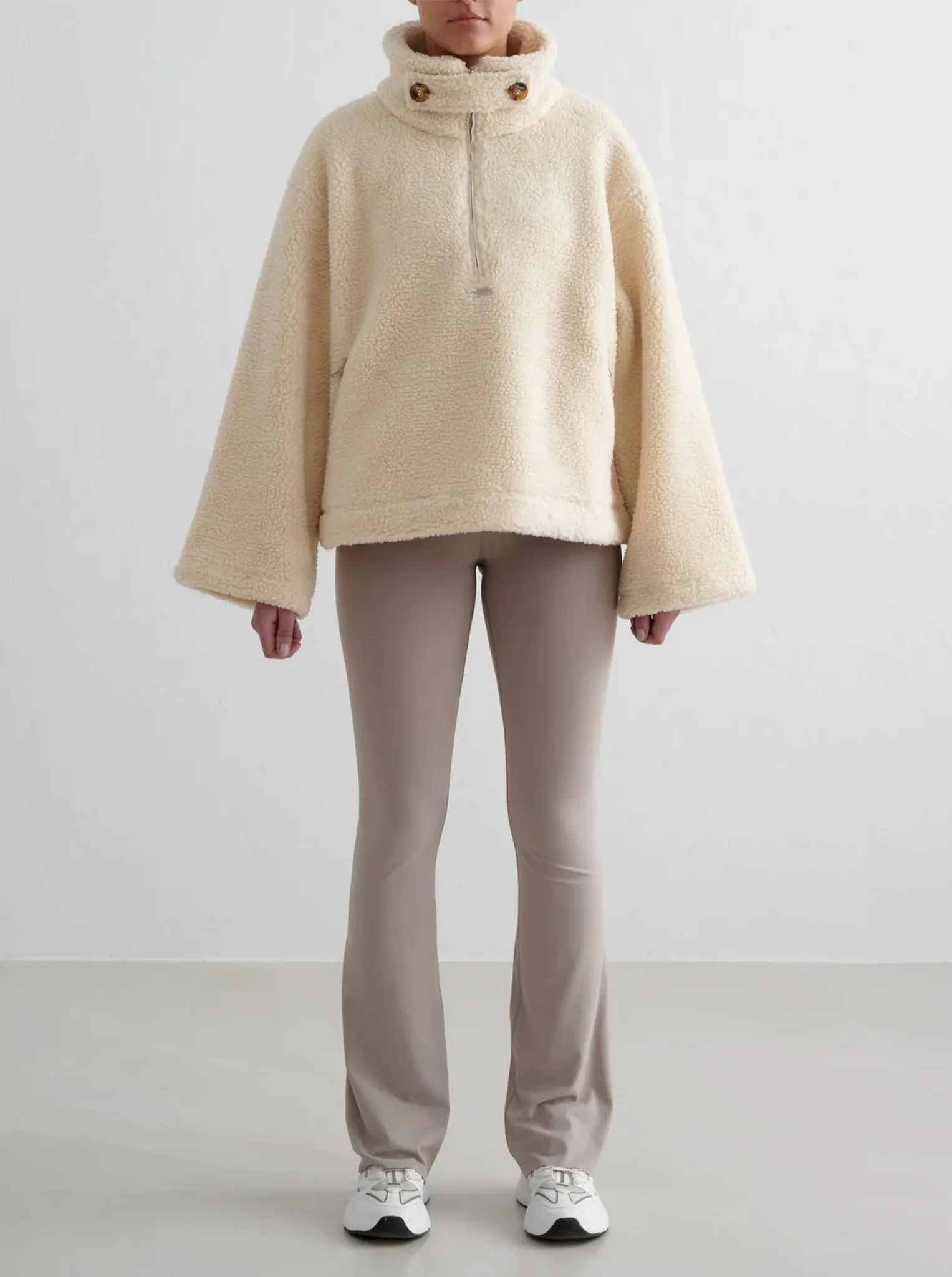 HiddenStorage sunglasses Almond White Pile Anorak