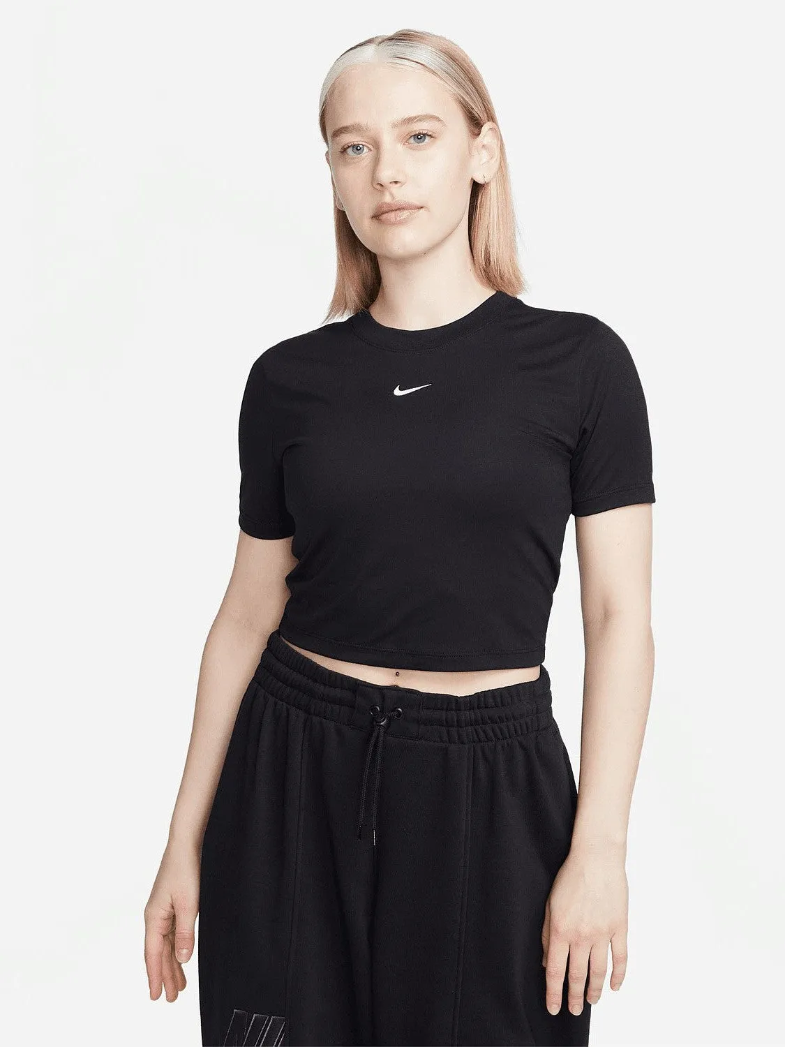 Sportswear Essential Slim-Fit Cropped T-Shirt Casual Elegance