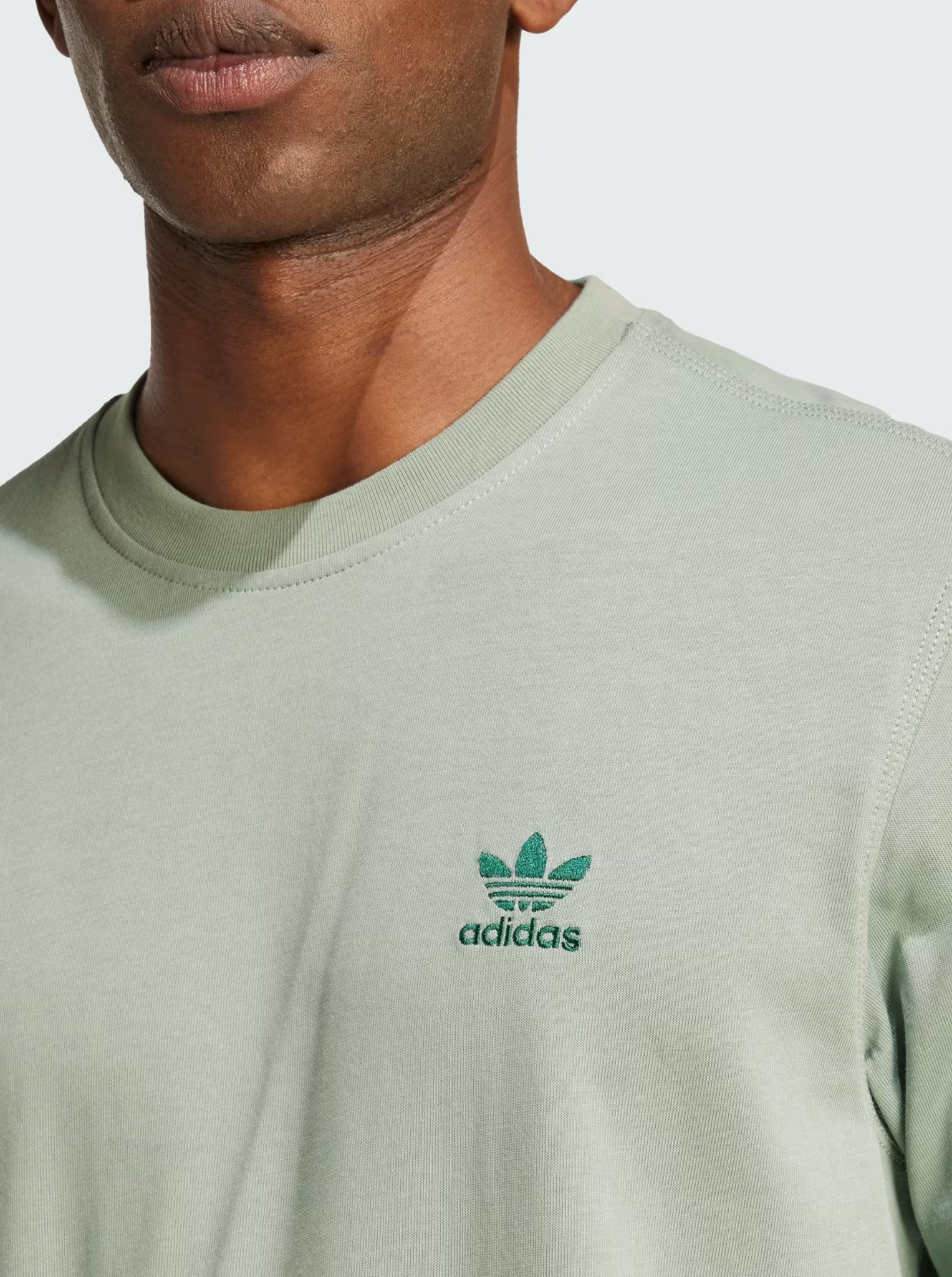 Chic Style Trend Thermal Regulation Layer Trefoil Essentials Tee