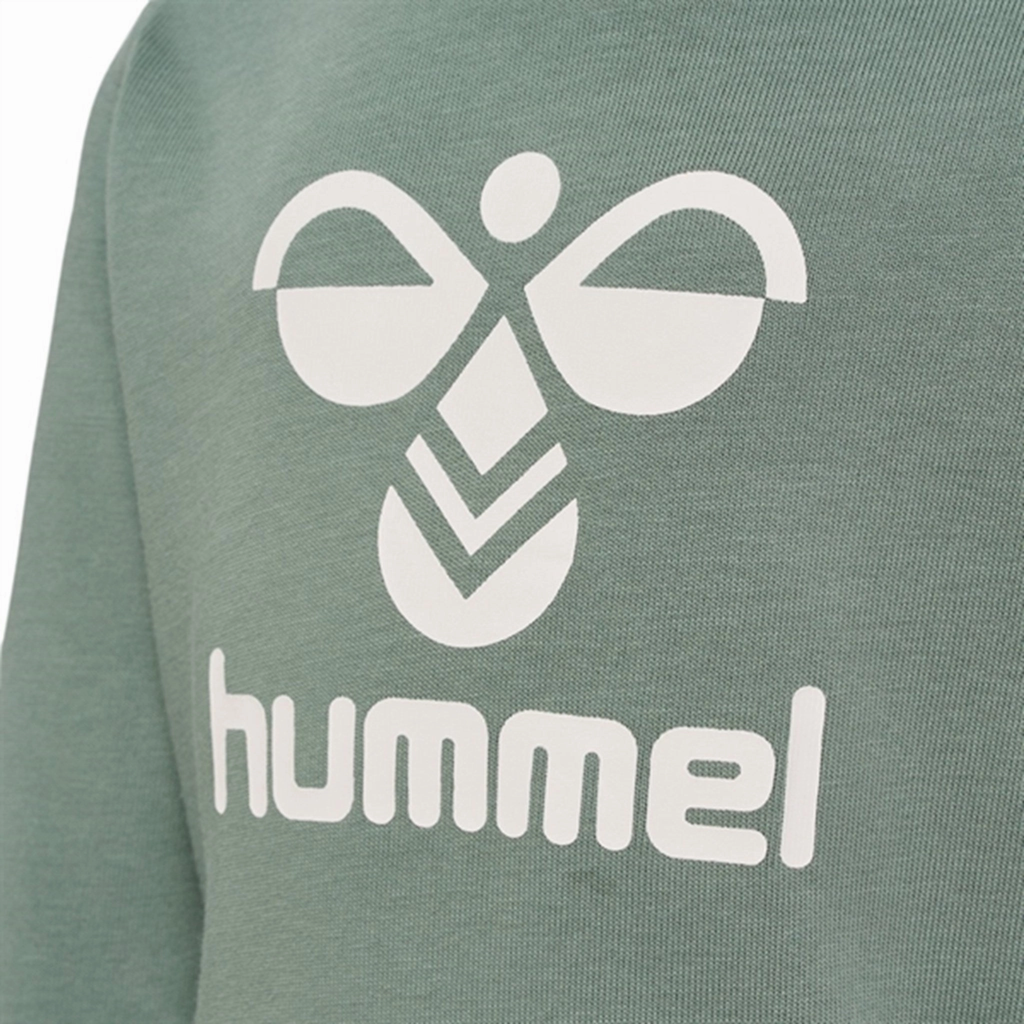 Hummel Laurel Wreath Arine Crewsuit EcoFriendly Materials
