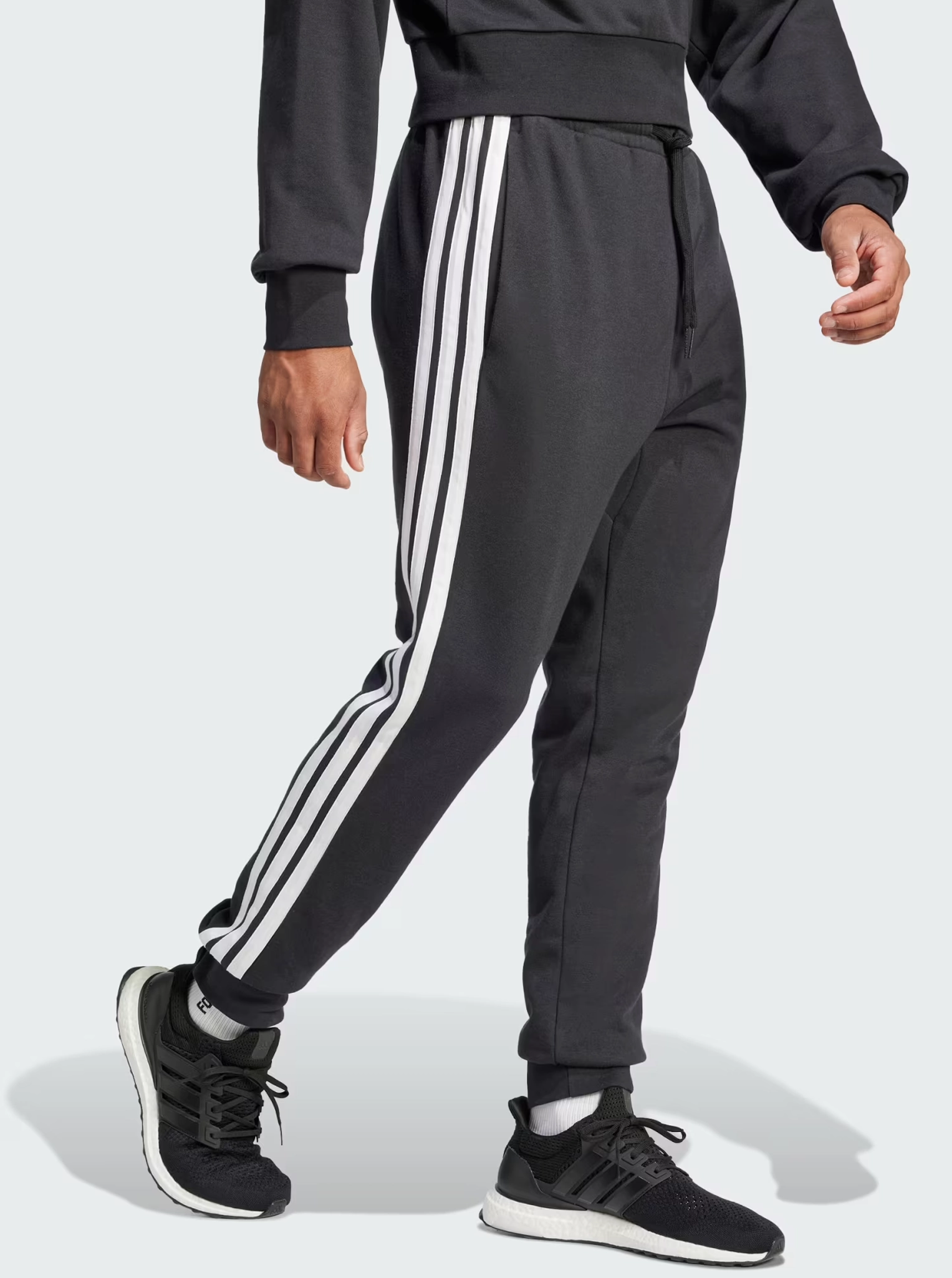Versatile staple Essential 3-Stripes French Terry Joggers