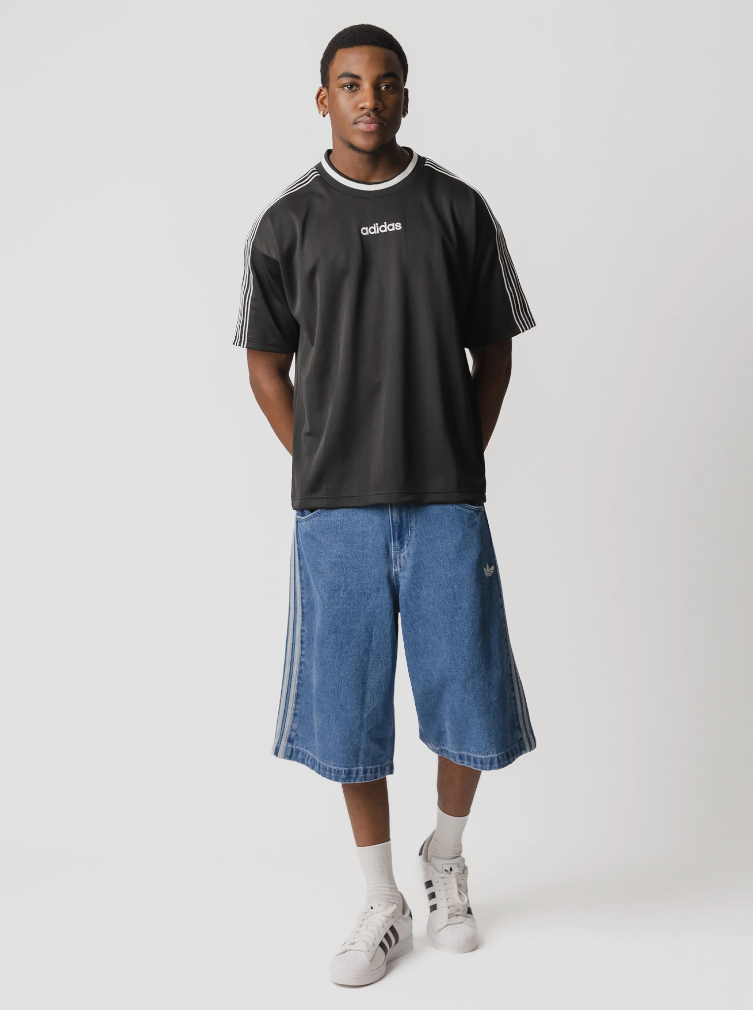 Premium Essentials T-Shirt V-Neck Minimalist Look