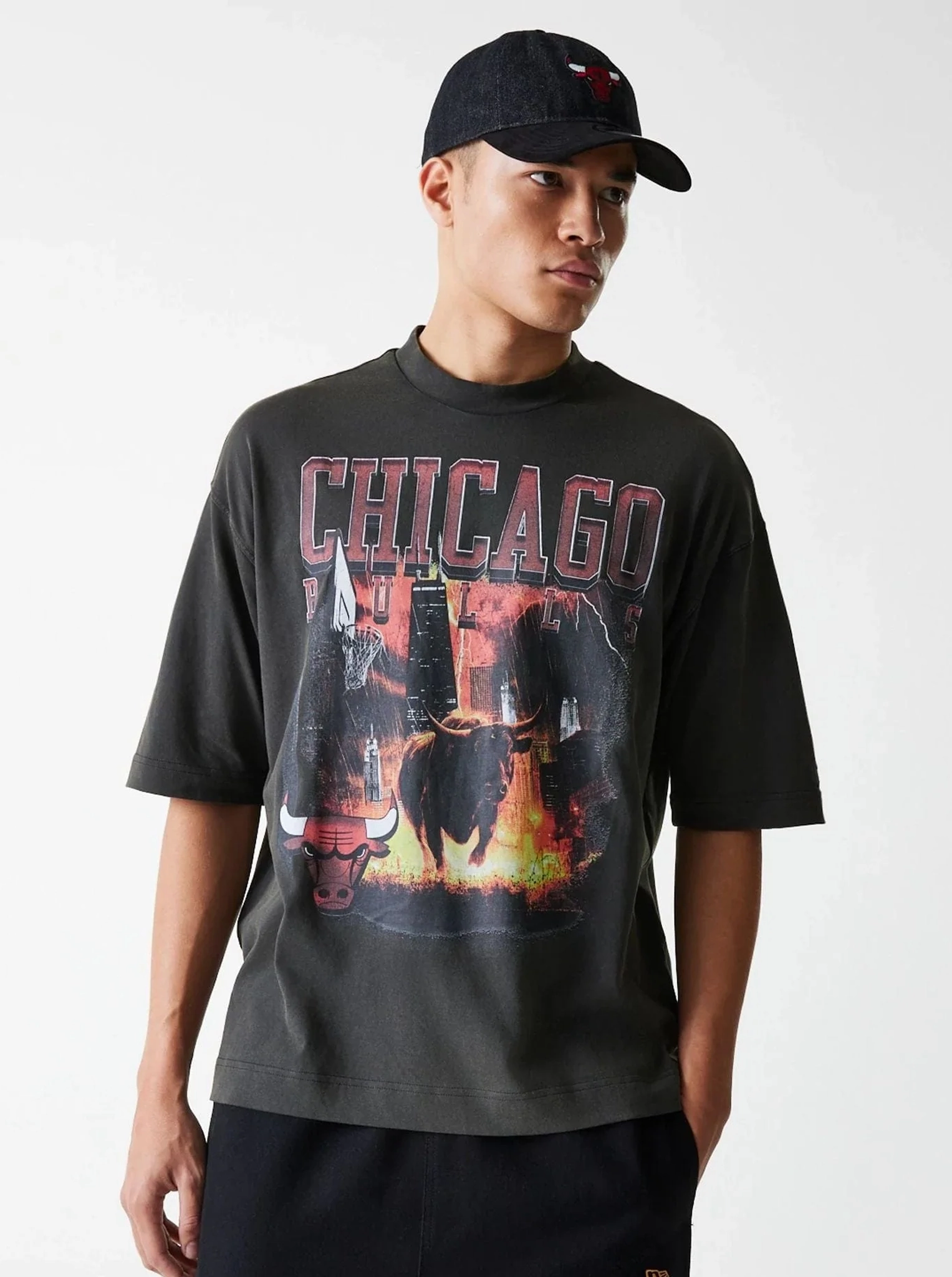Reversible Design Concept Fashionable Look Chicago Bulls Graphic Tee