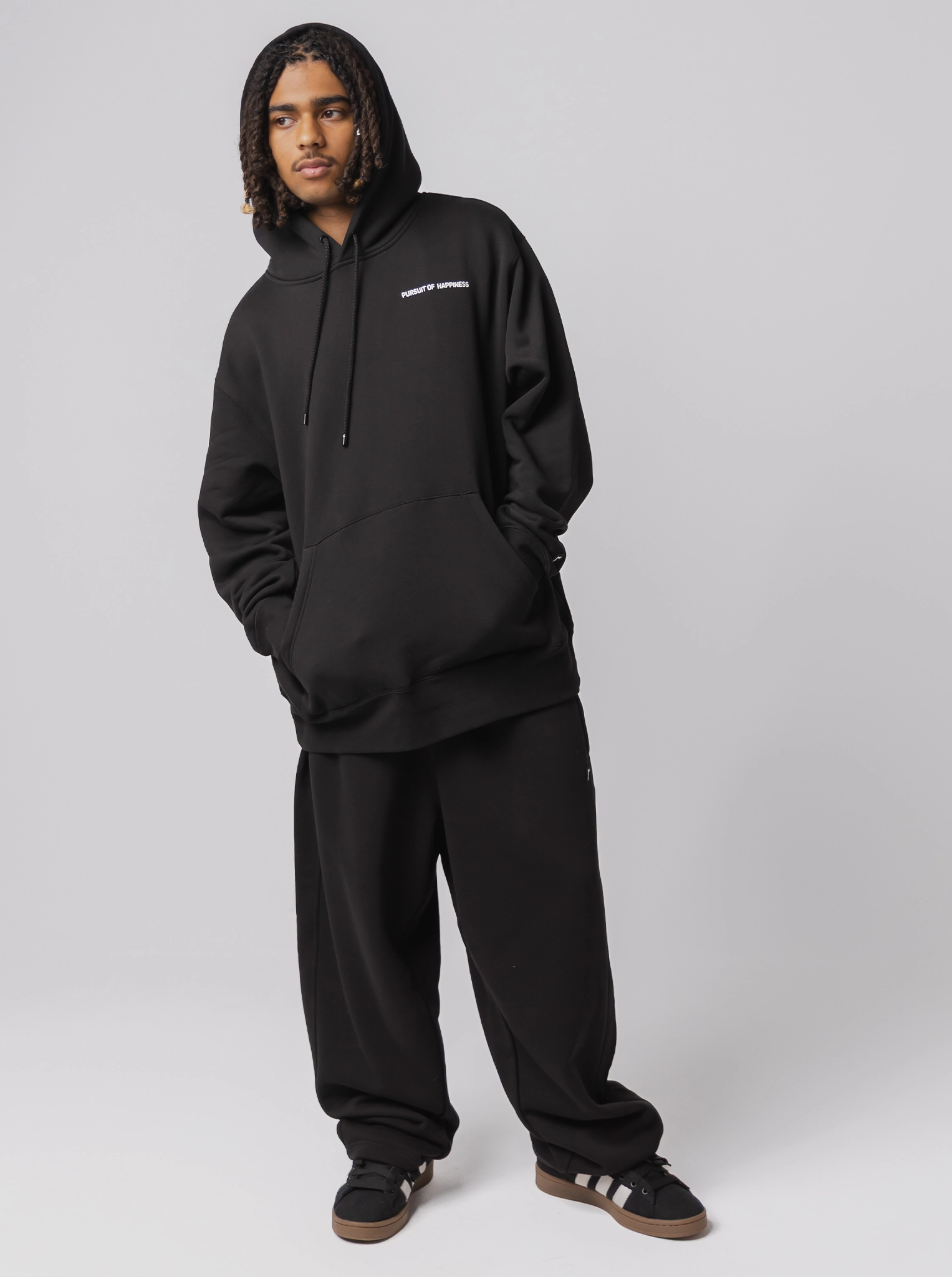 Classic Logo Heavyweight Pullover in Court Black Street Mode Tailgating wear