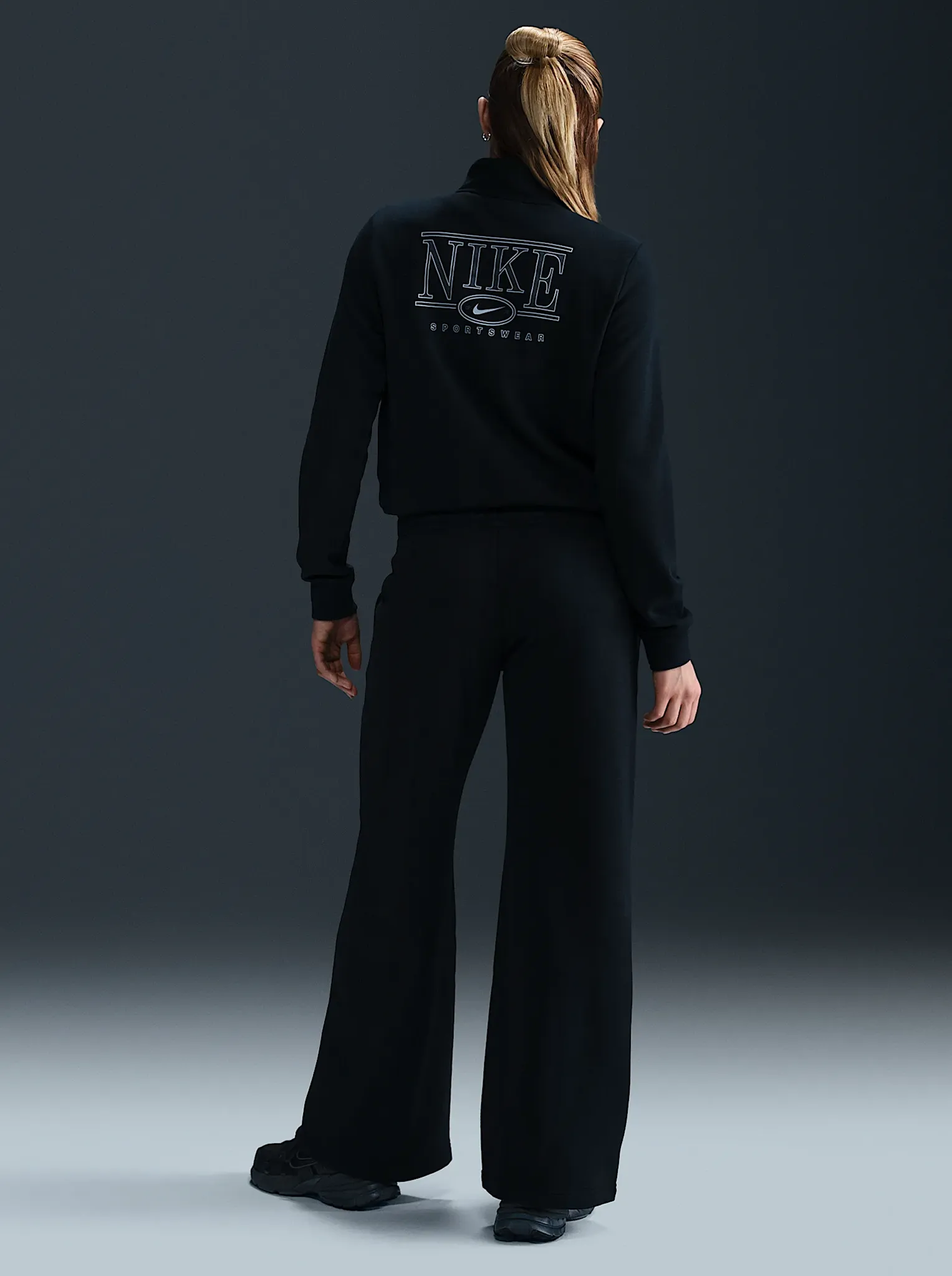 Flexible Knee Articulation Cozy And Stylish Sportswear Club Fleece Mid-Rise Wide-Leg Graphic Pants