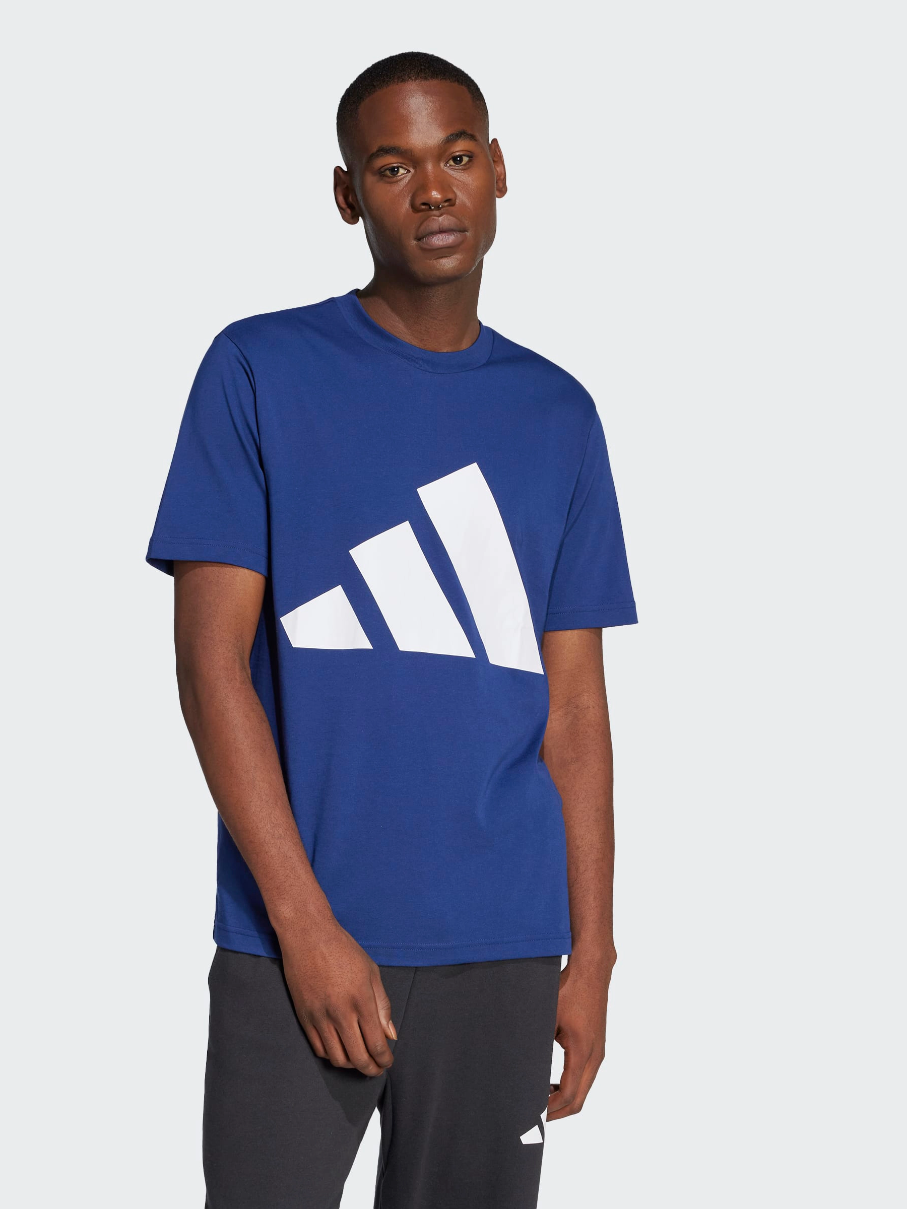 Everyday Outfit EcoFriendlyMaterial Essentials Big Logo Single Jersey T-Shirt