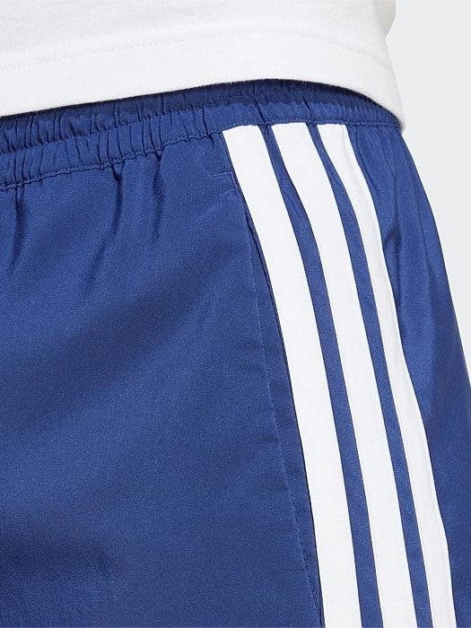 MultiPocket Design Essential 3-Stripes Chelsea Shorts