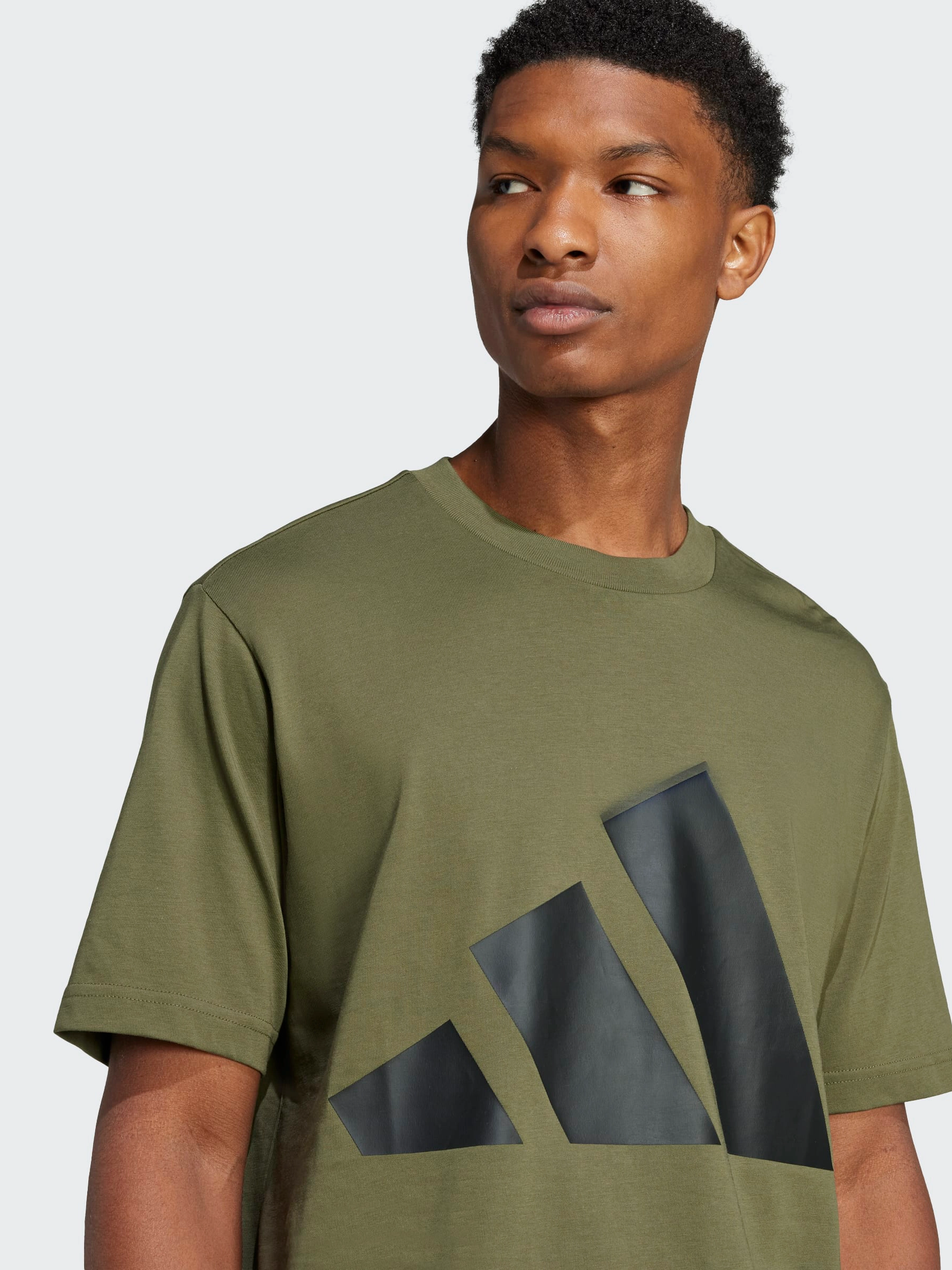 Stylish and Easygoing Reinforced Shoulders Essentials Big Logo Single Jersey Tee