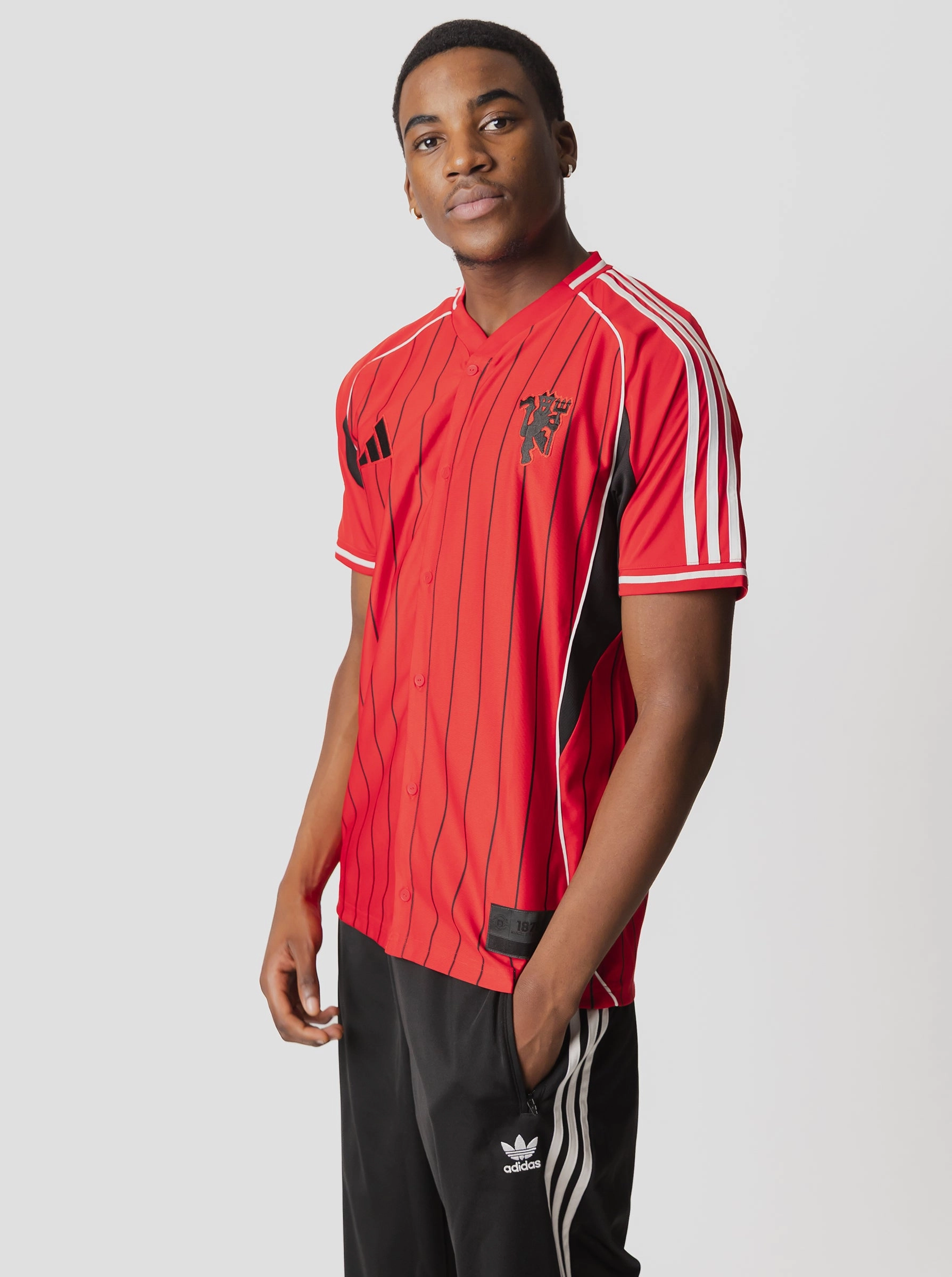 Manchester United US Pack Shirt Street Outfit Fashion and Comfort