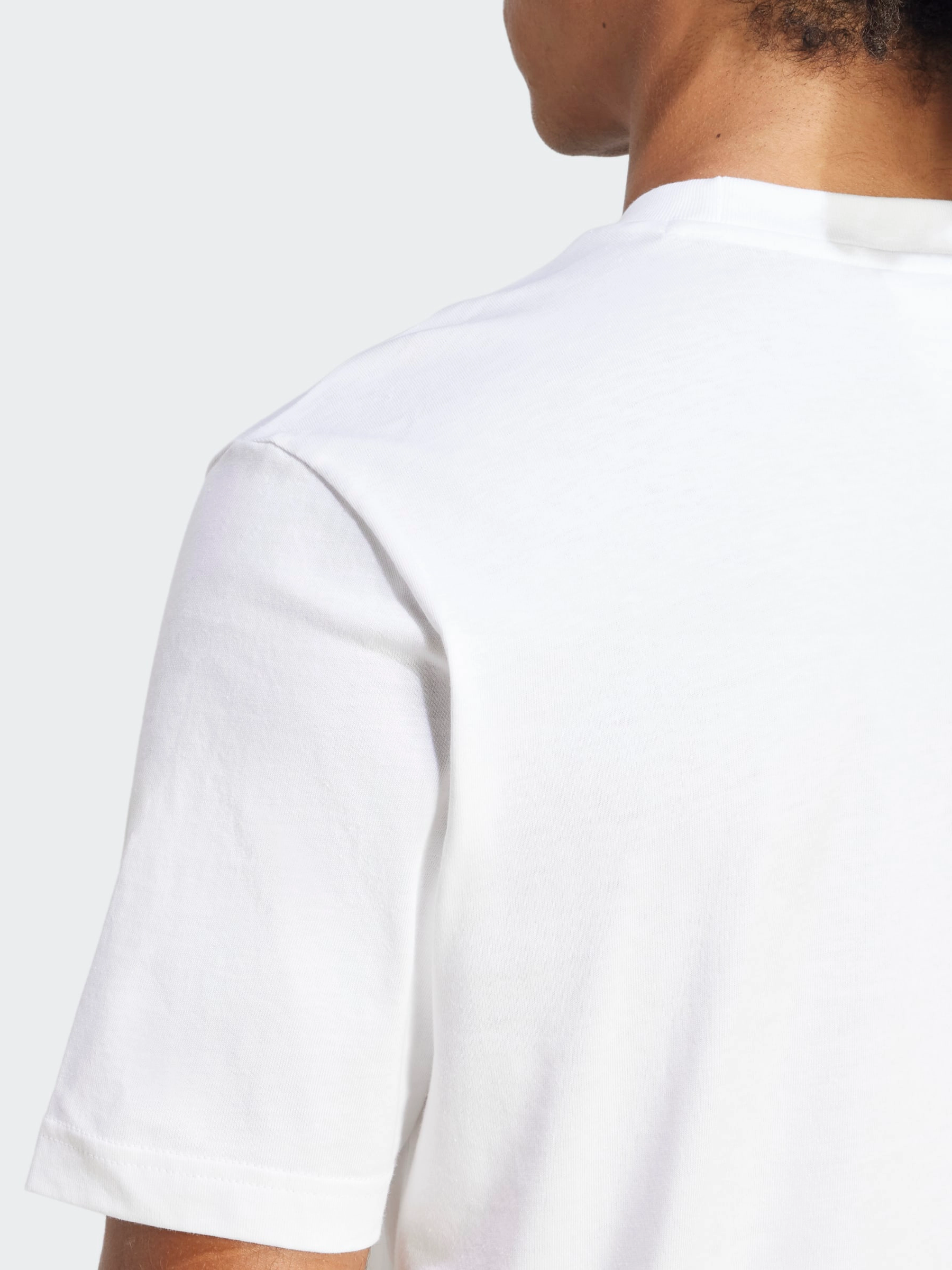 UltraLightweight Essentials Small Logo Single Jersey T-Shirt