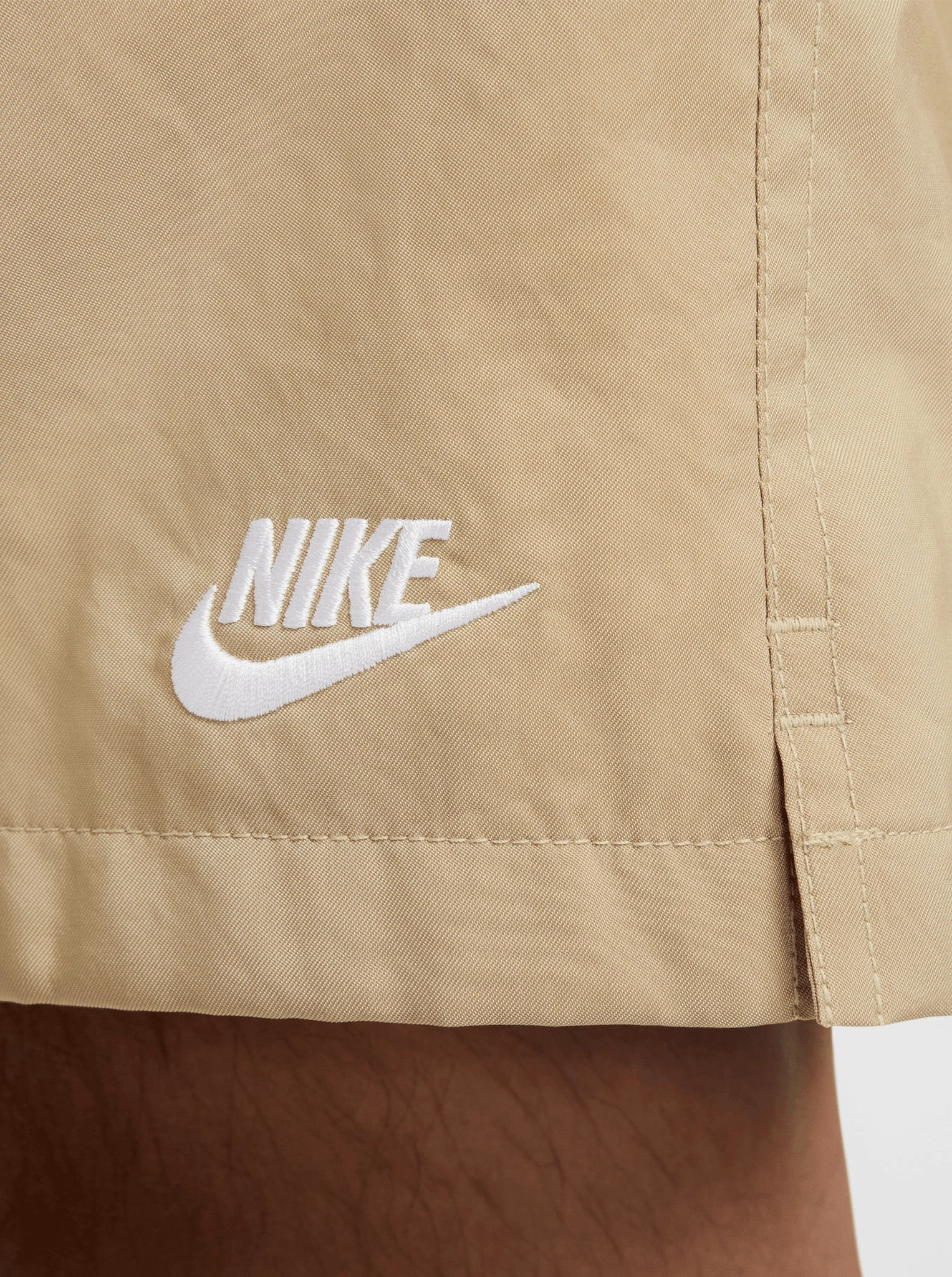 Club Woven Flow Shorts Stretchy Hemline