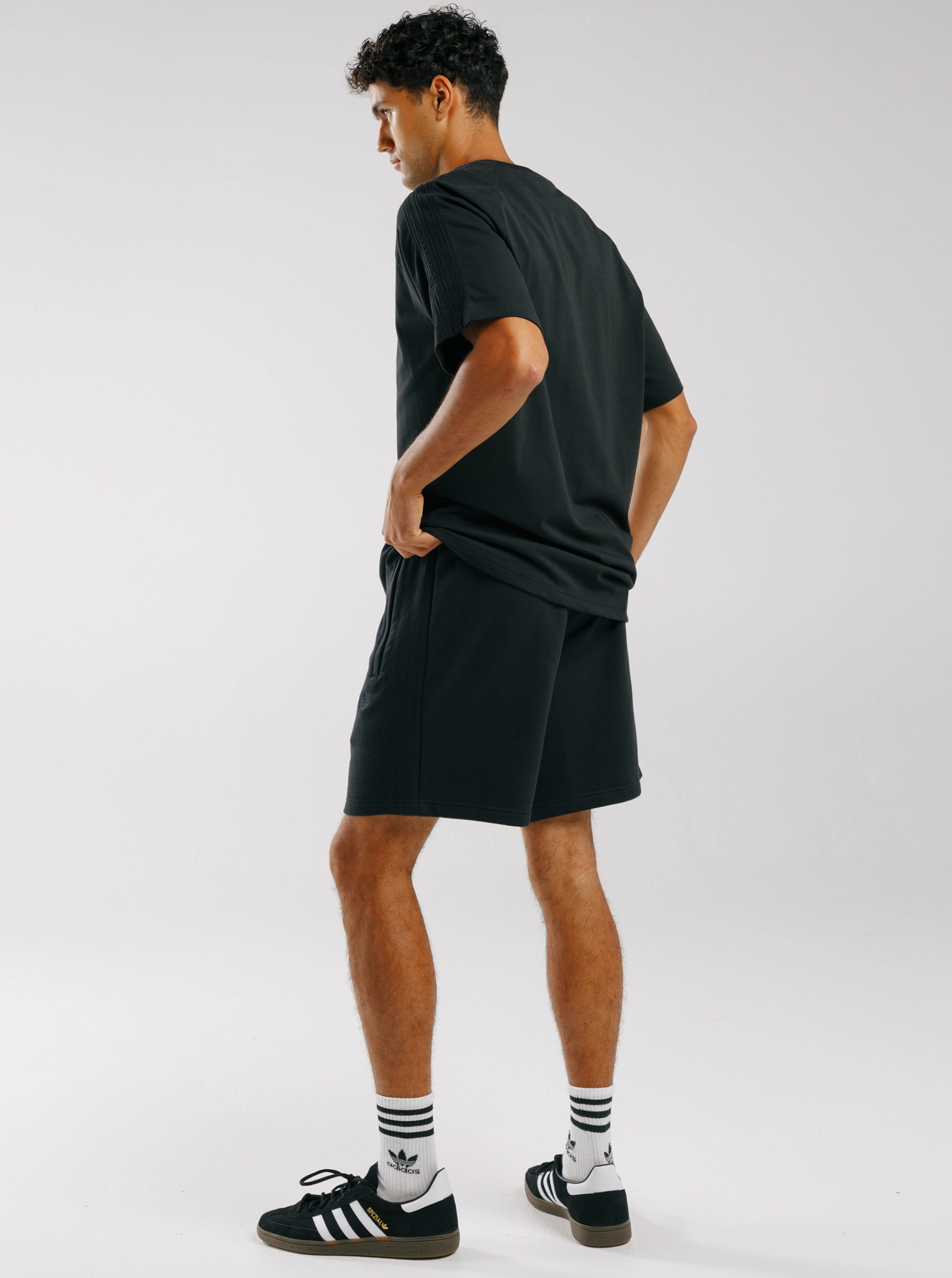 Smart Fit Zero Chafe Construction Premium Essentials Shorts