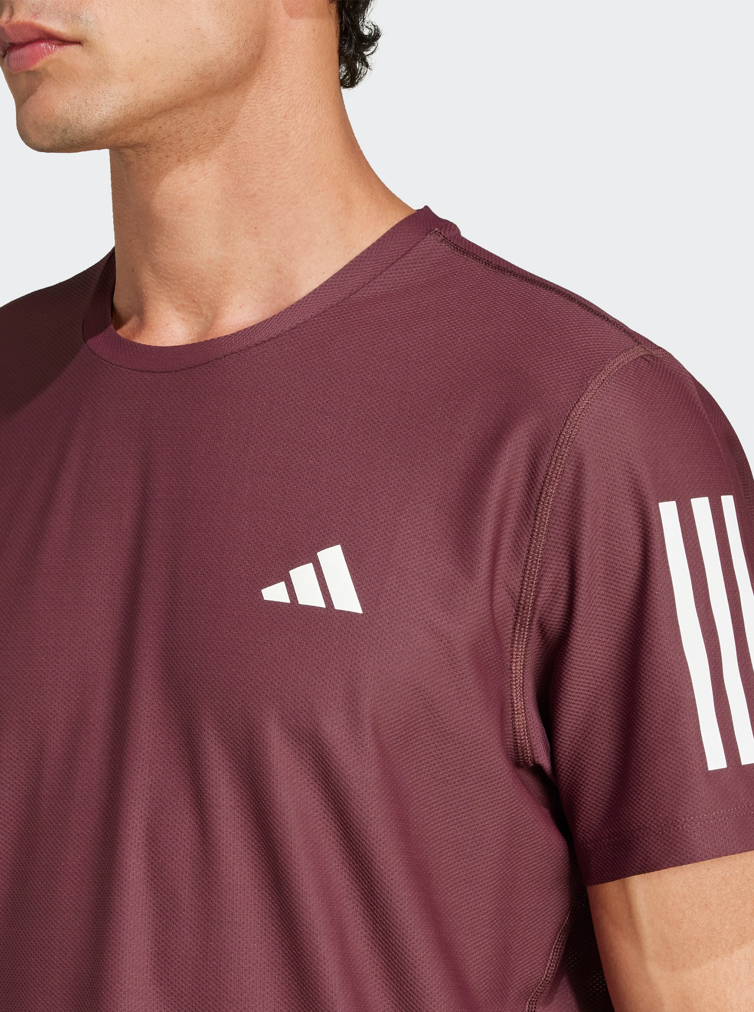 Elegant Detail Garment Washed Texture Own the Run Badge of Sport Tee