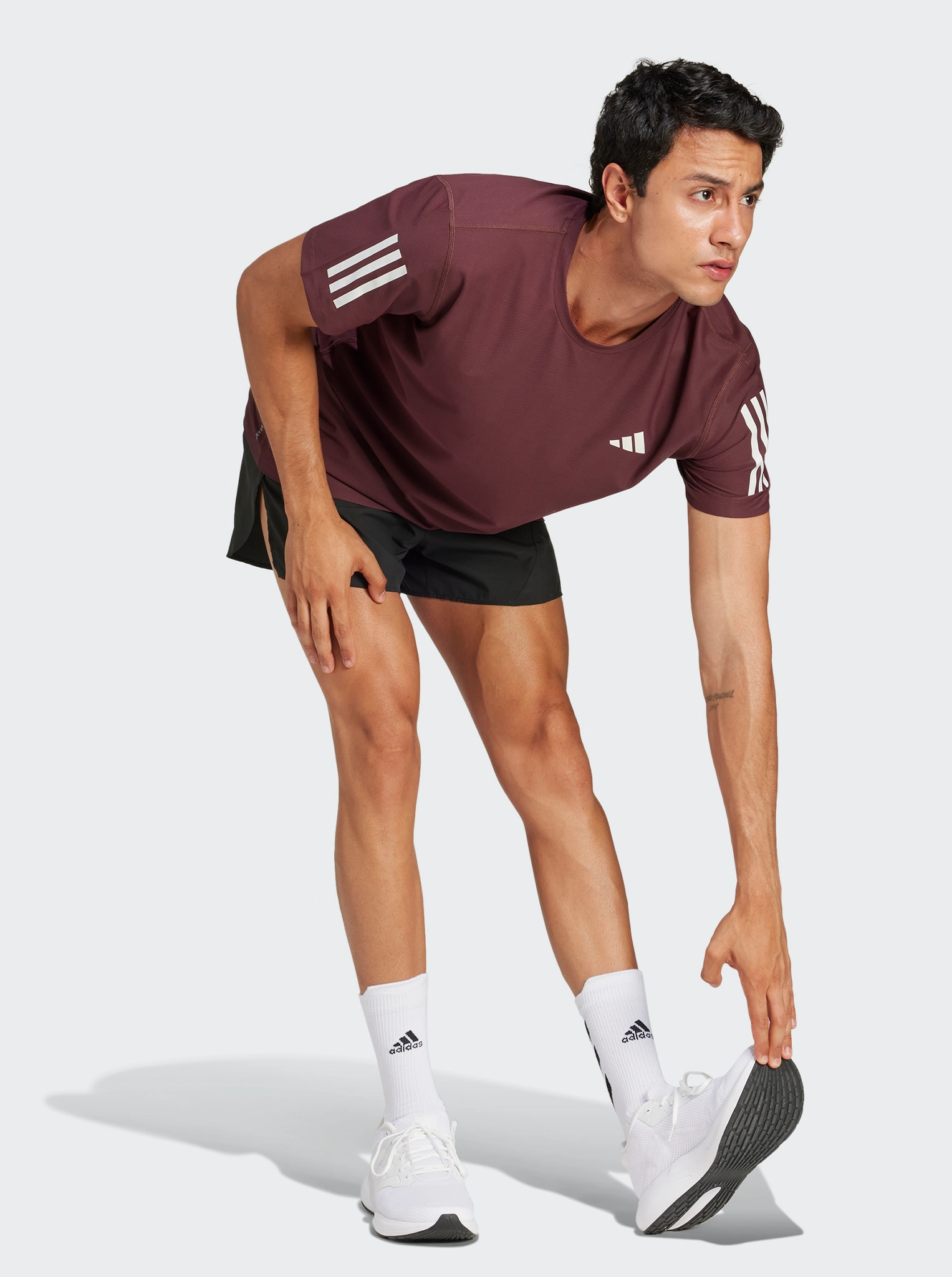 light layering Own the Run Badge of Sport Tee