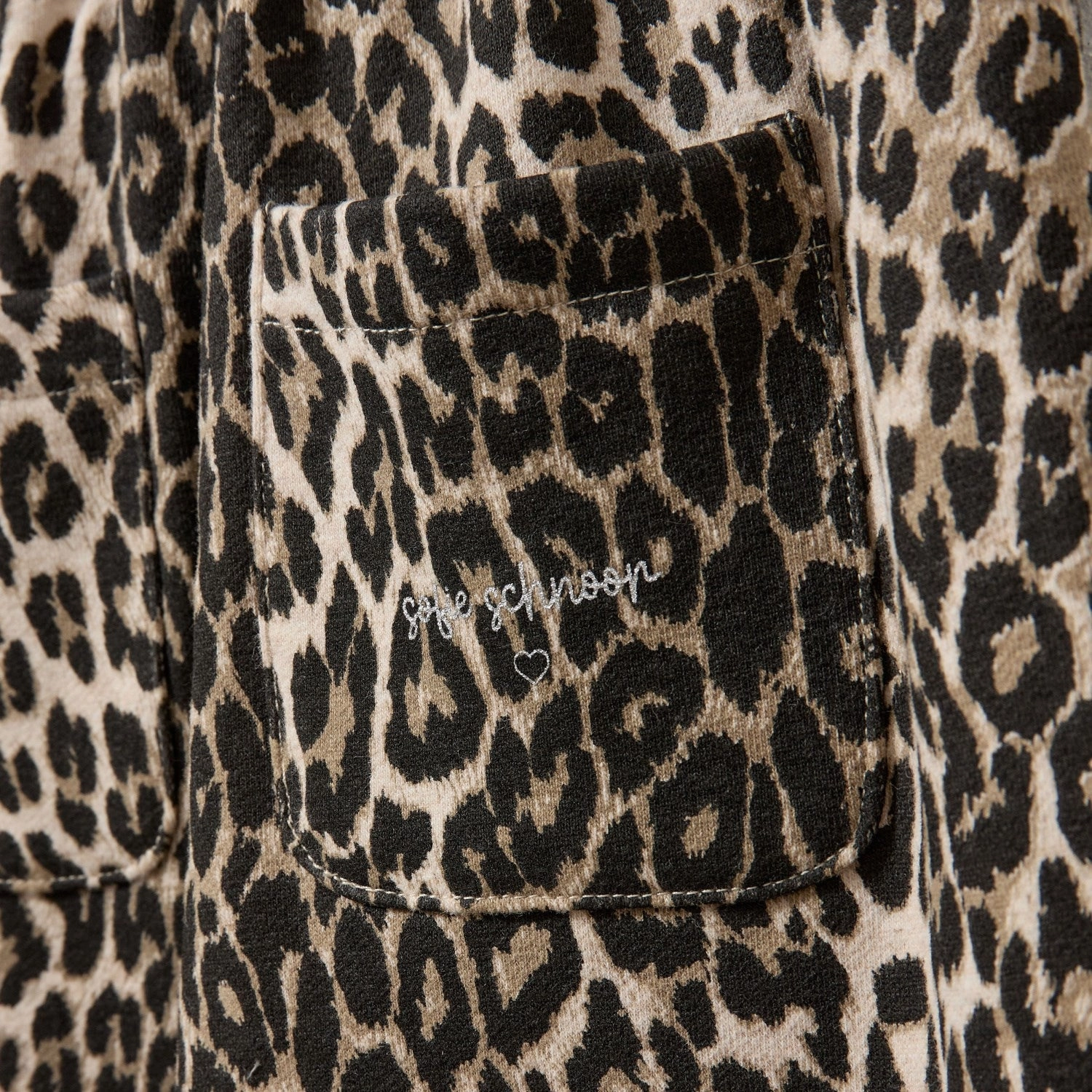 Accessorizable MultiClimateAdaptive Sofie Schnoor Light Brown Leopard Sweatpants