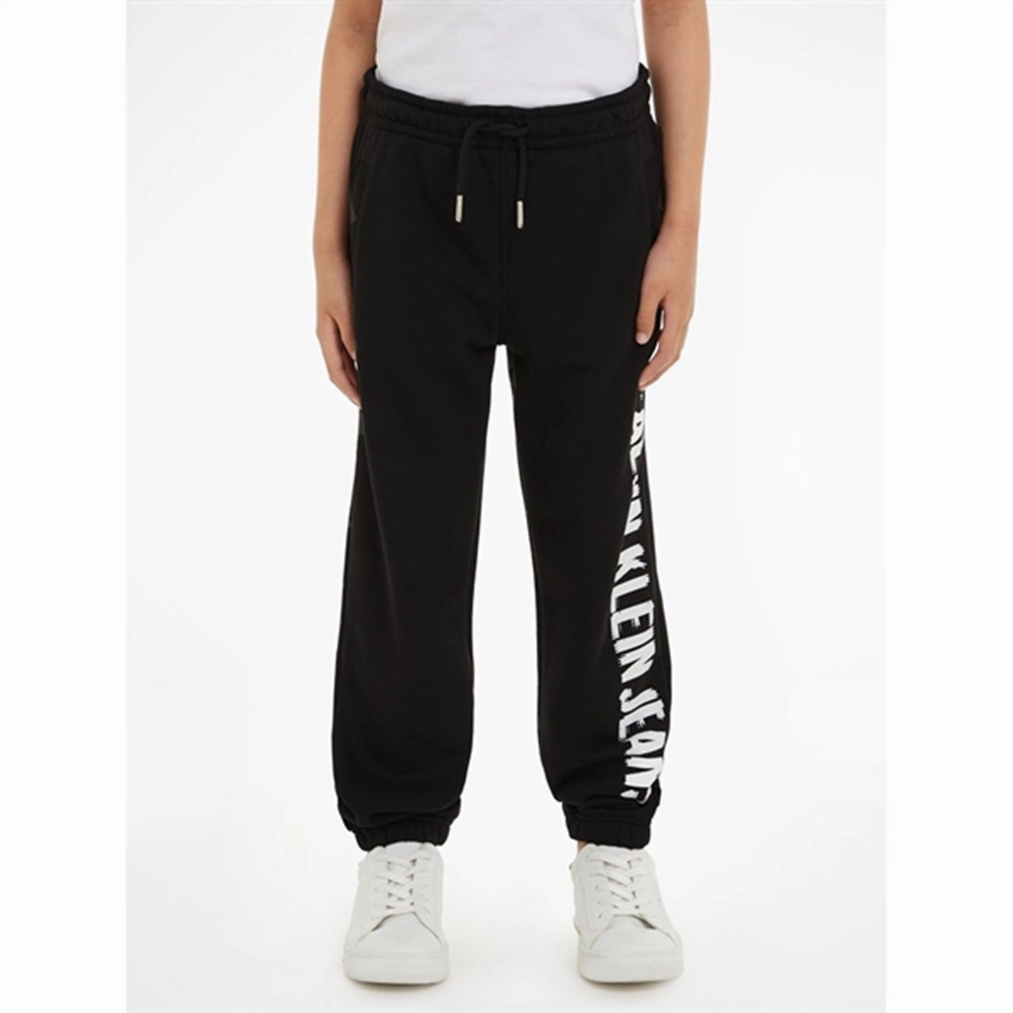 Calvin Klein Pixel Logo Relaxed Sweatpants Ck Black Sporty apparel Stain-Resistant
