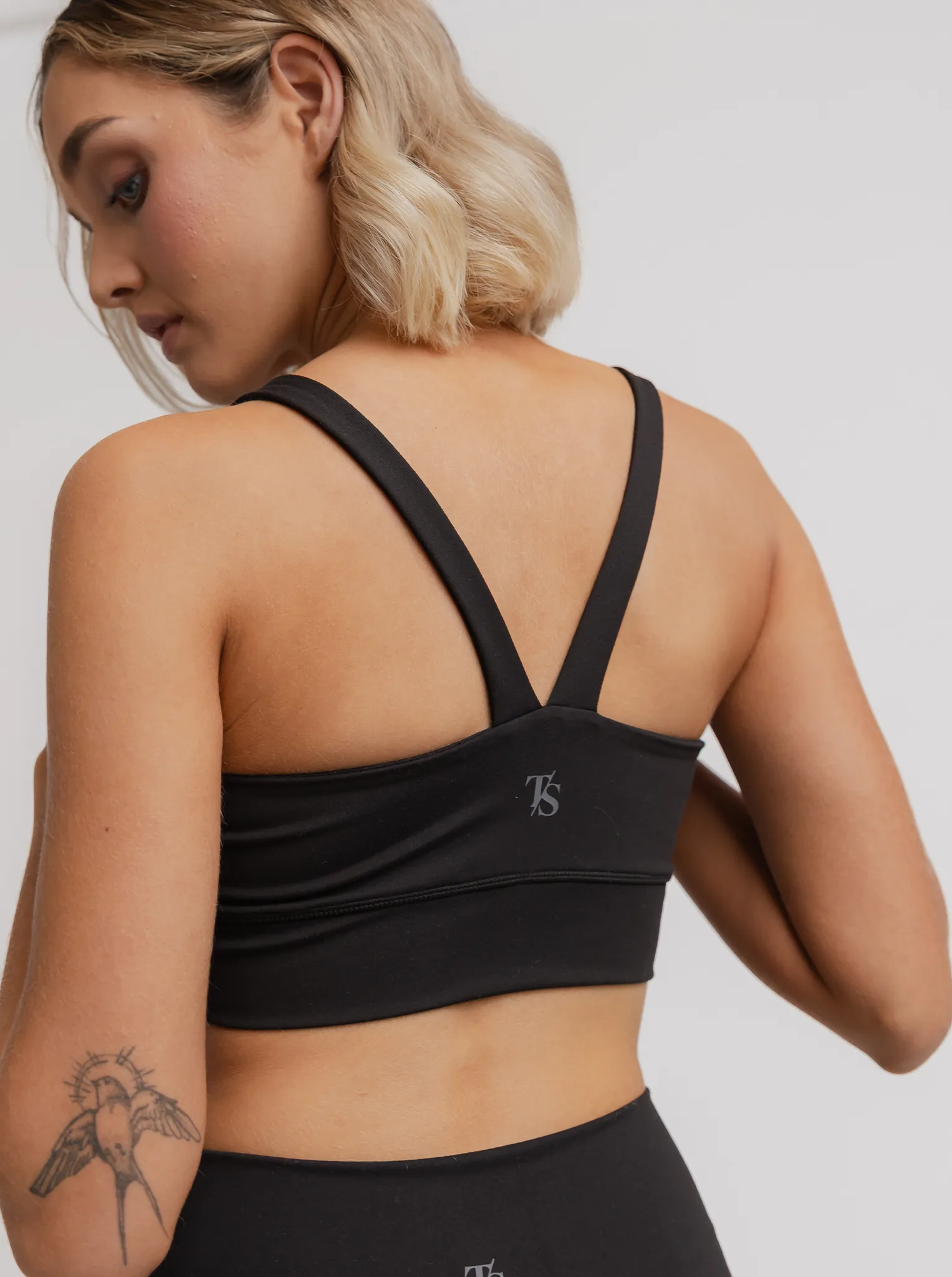 High neck seams Soft Lace Elevate Bra in Black