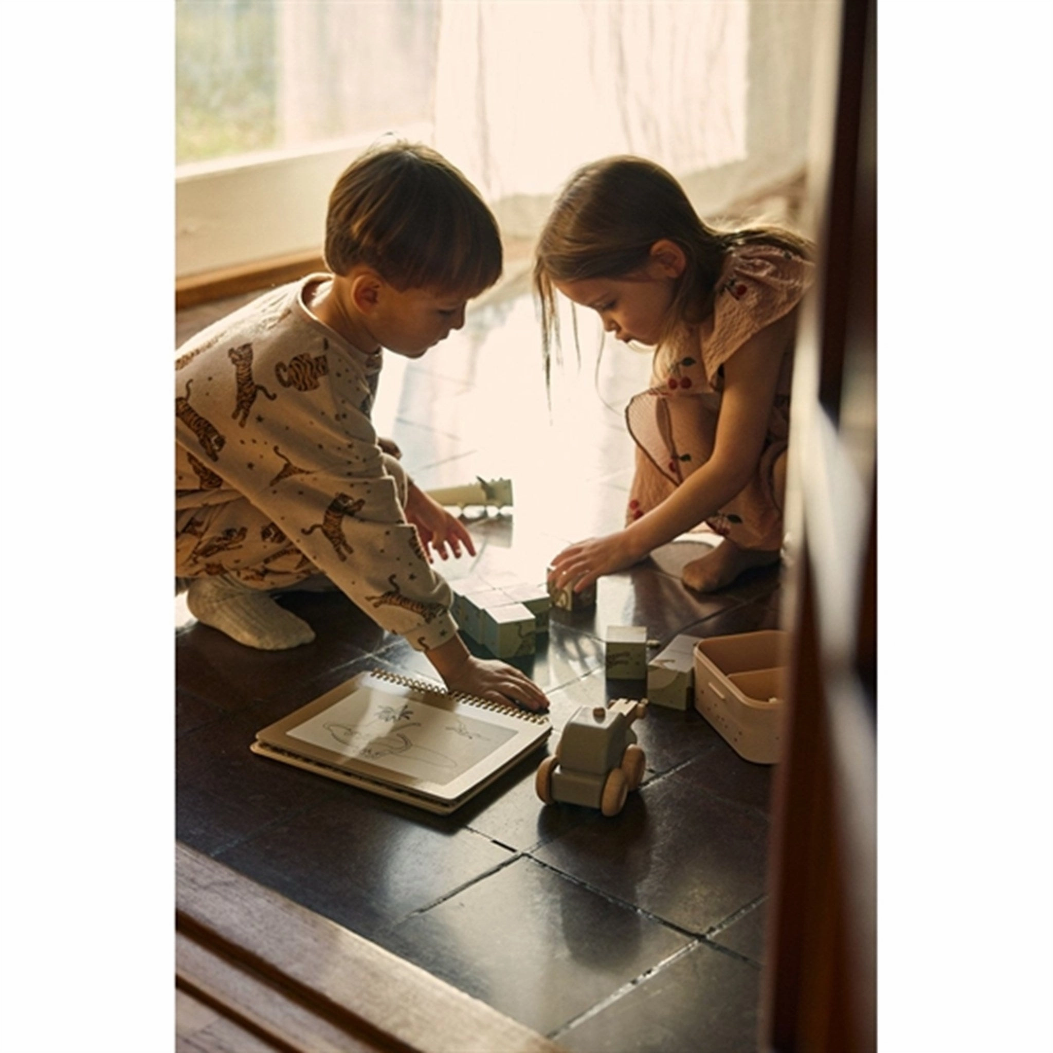 Konges Sl?jd Tiger Sand Itty Sweatpants Gradient Density Layering handbag venue