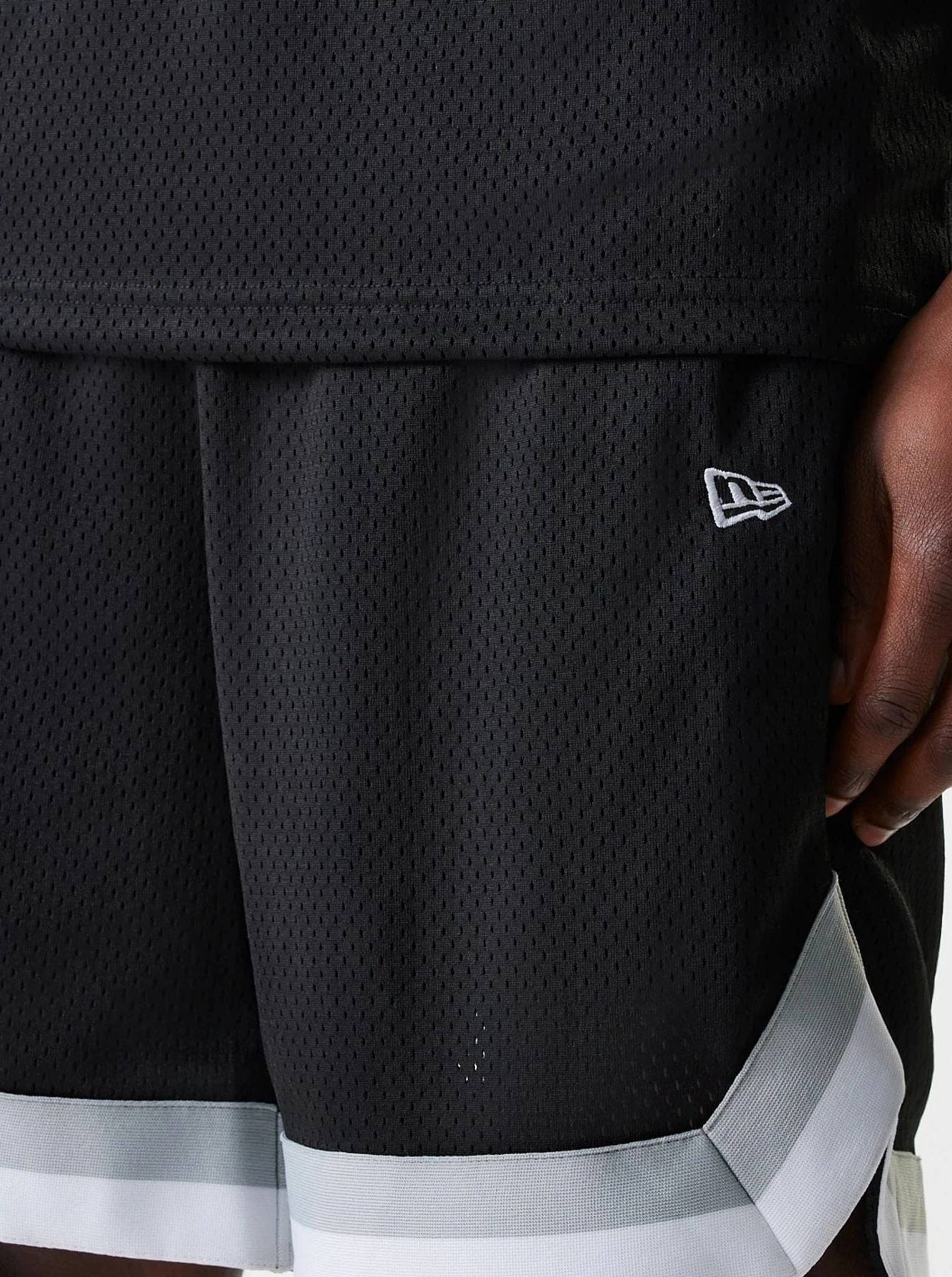 FoldOverClosure Low-waisted Las Vegas Raiders Mesh Short