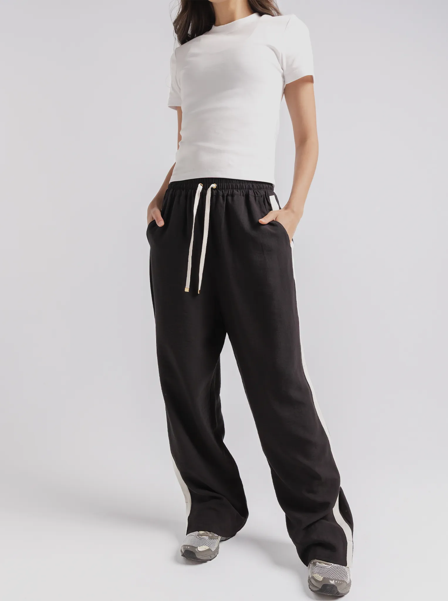 Weekender Pant in Black Hidden pockets