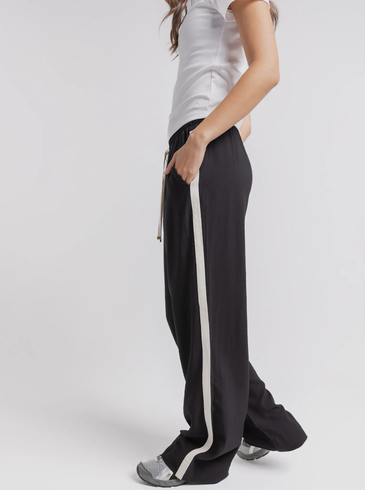 Weekender Pant in Black Freedom Move