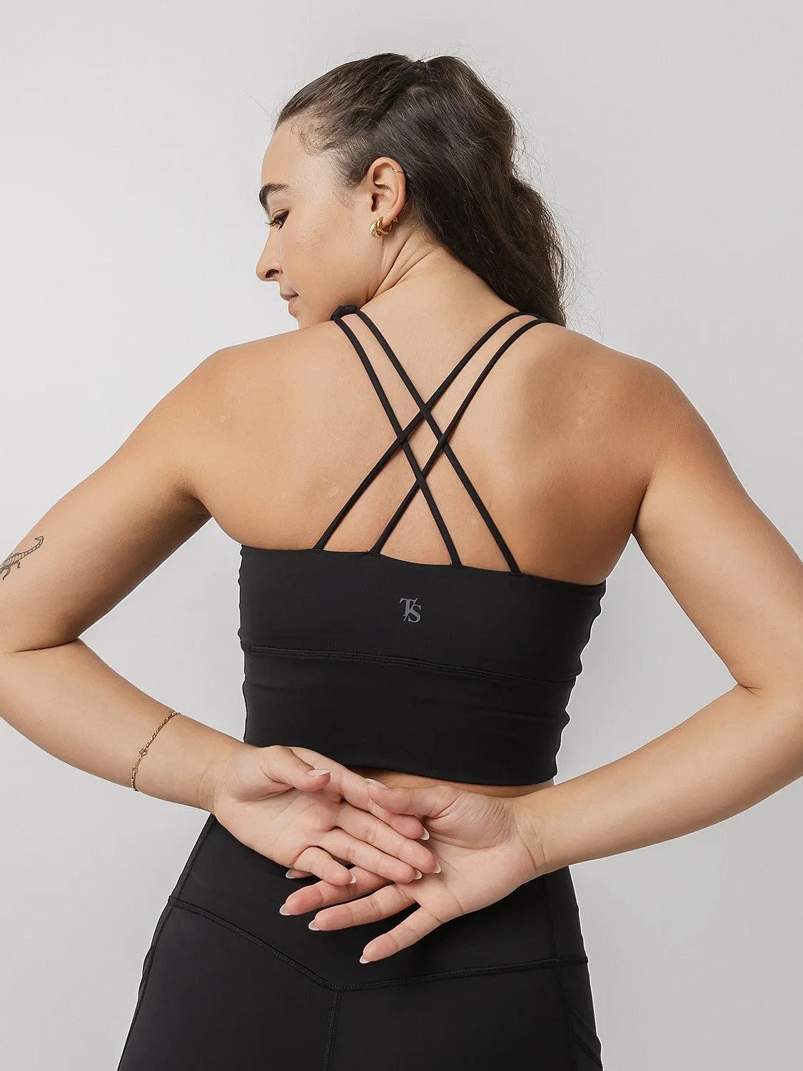 Regular Fit Fitness club attendees Longline Sports Bra In Black