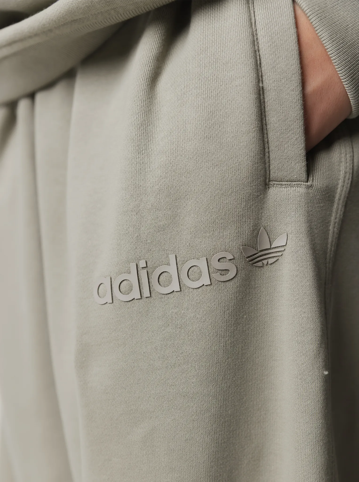 Sporty Style All Season Versatility Essentials Linear Jogger Pant