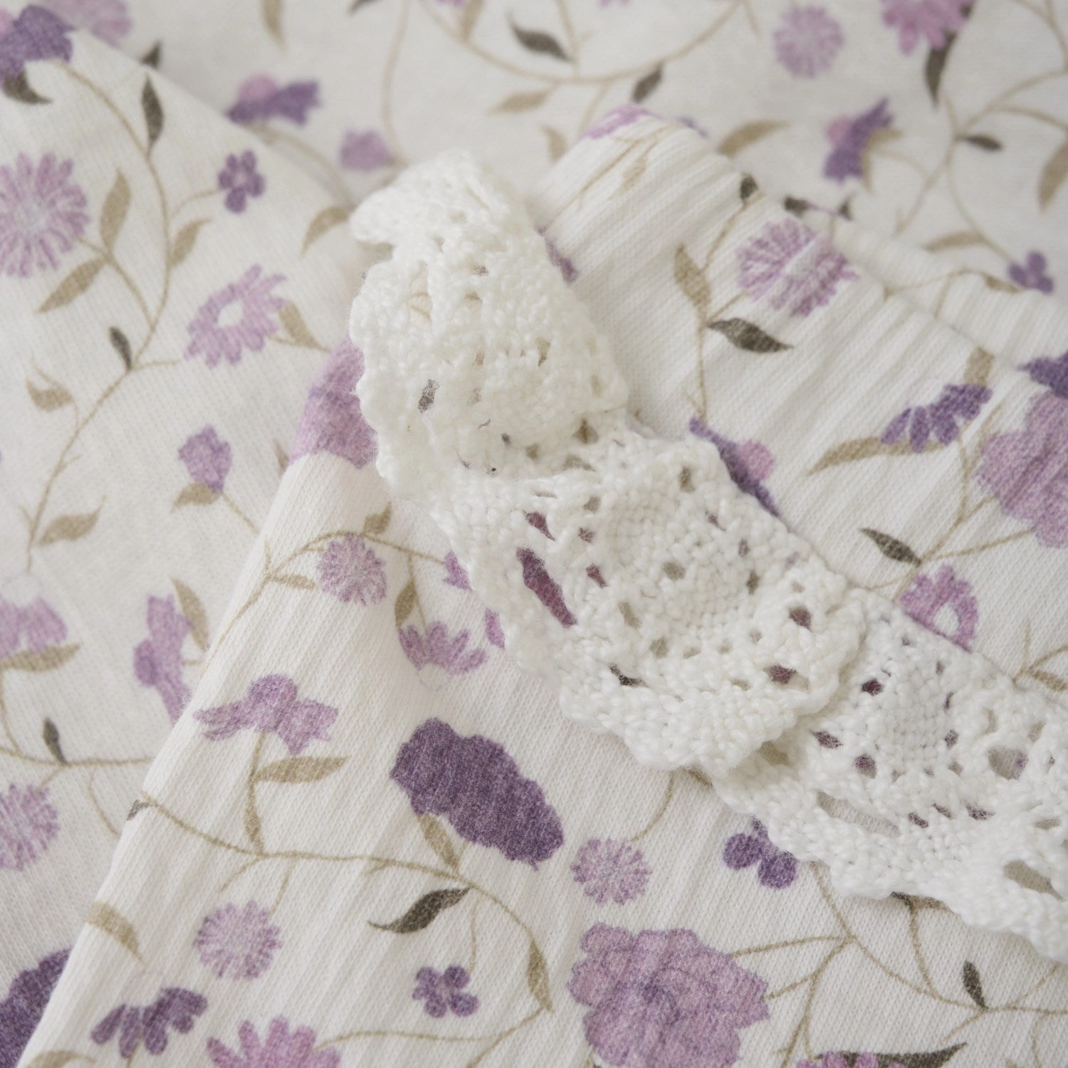 Extra Soft Minimalist Style Move Fast Minymo Eggnog Leggings AOP