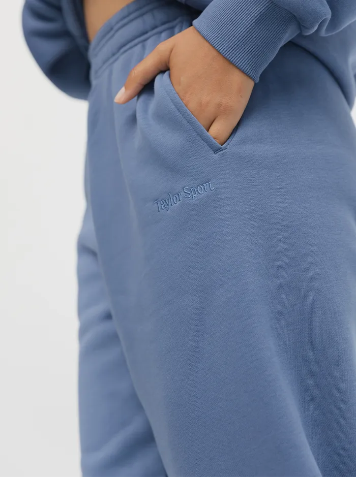 Smart Layering Relaxed Design Taylor Trackies In River