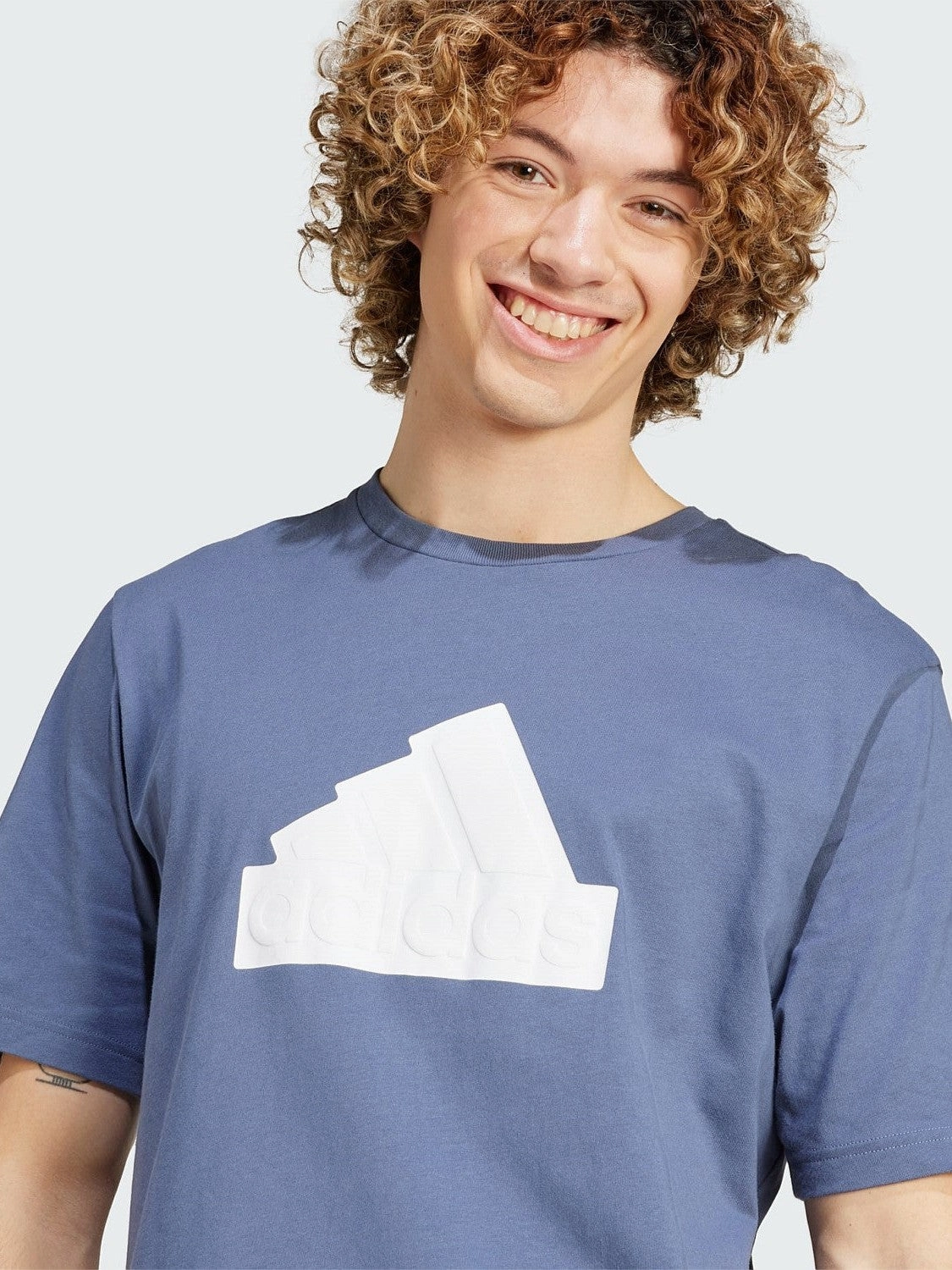 Future Icons Badge of Sport Tee Chic Look