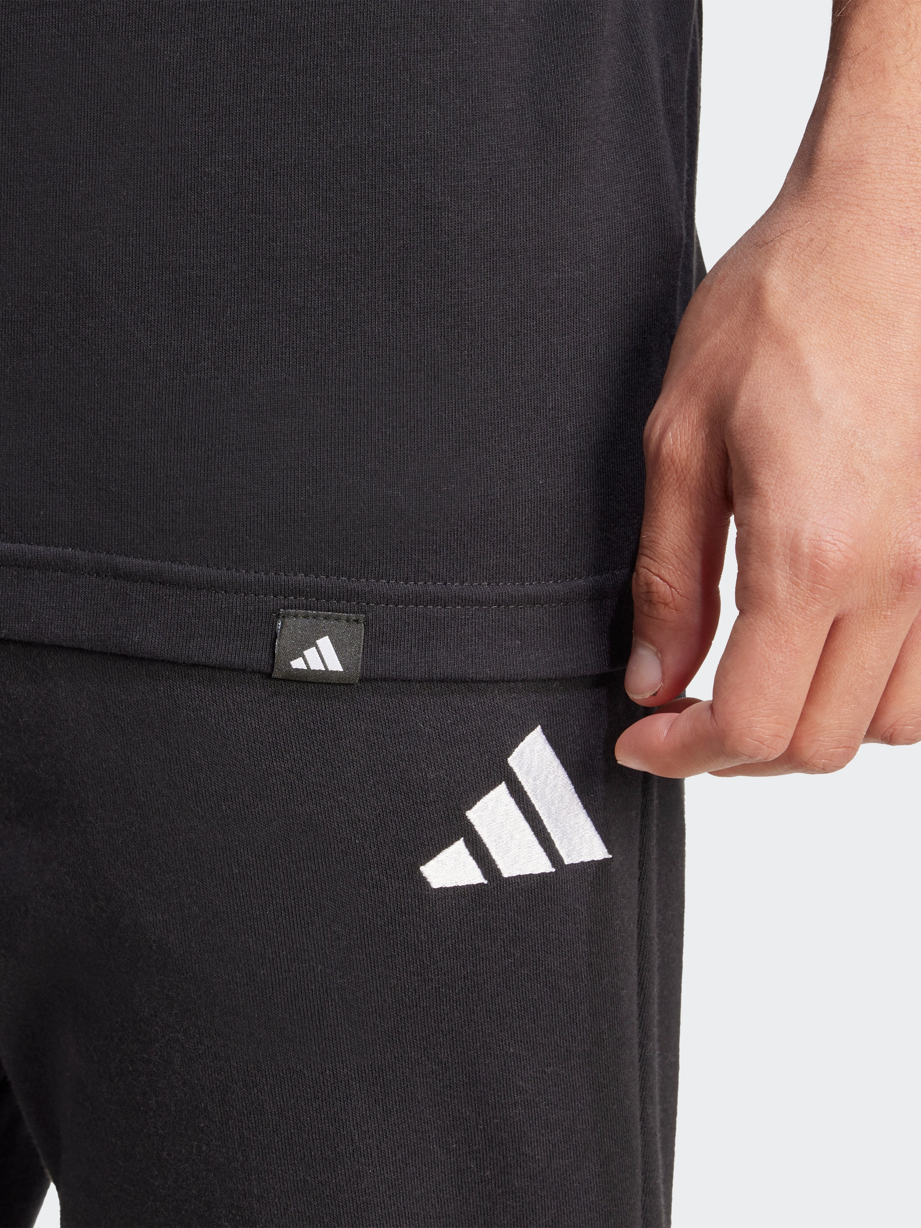 Holiday Outfit Style Camo Logo Tee