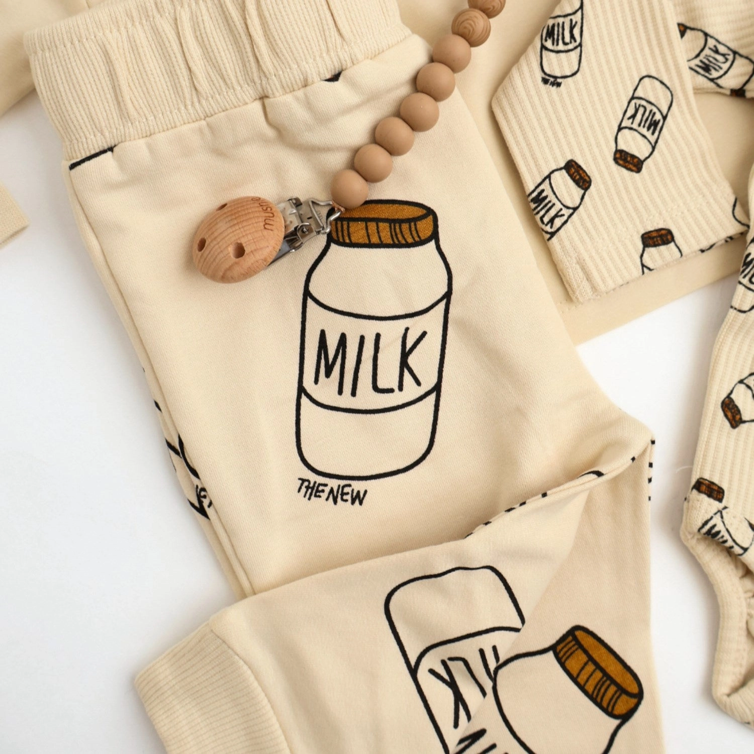 twill Hybrid Weave Technology THE NEW Siblings White Swan AOP Nilos Sweatpants