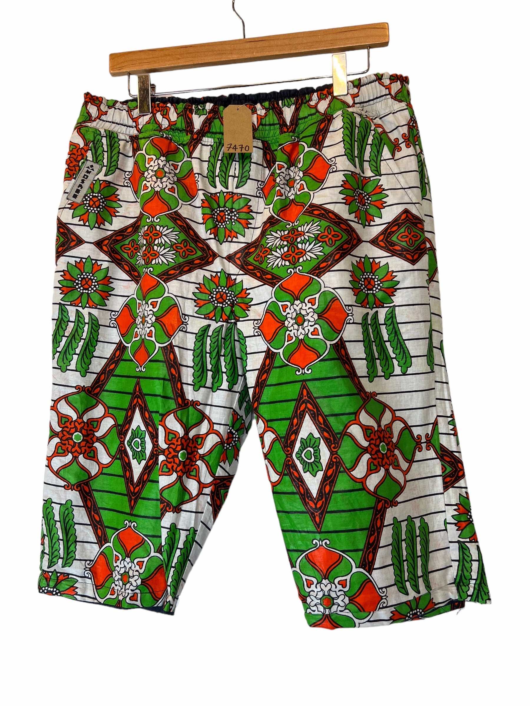 Moshee shorts (Size L) Non Restrictive Fit