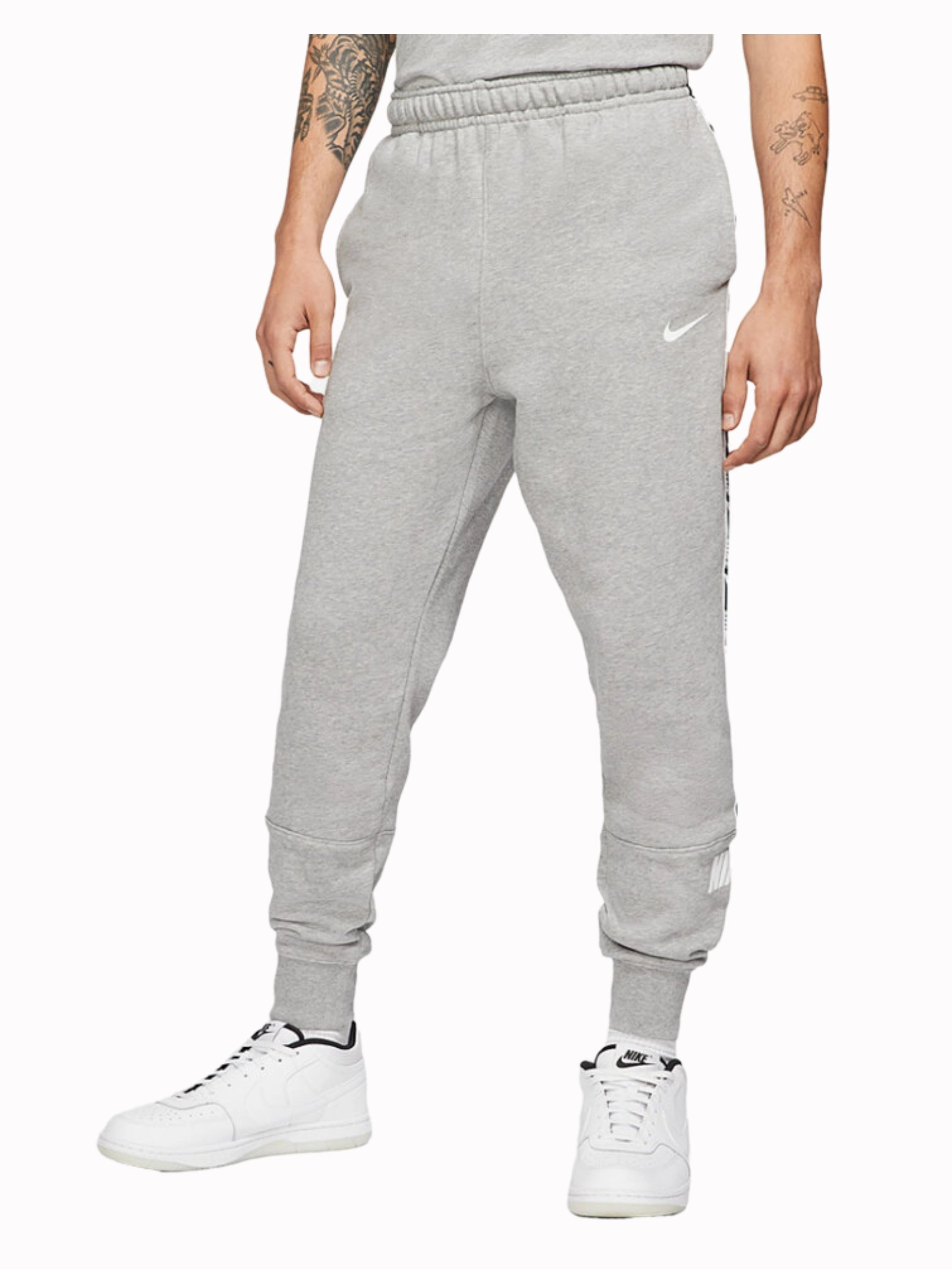Relaxed fit wear Nike | Mens Repeat Logo Joggers - Grey