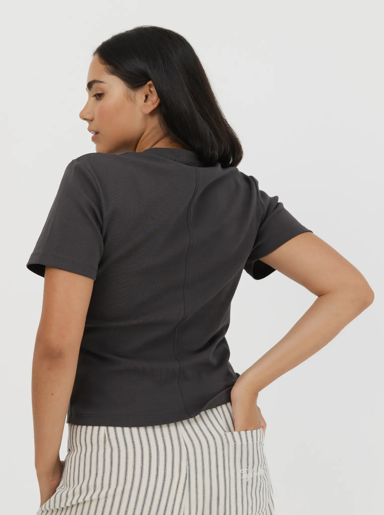 Everyday Tee In Pepper Versatile Option