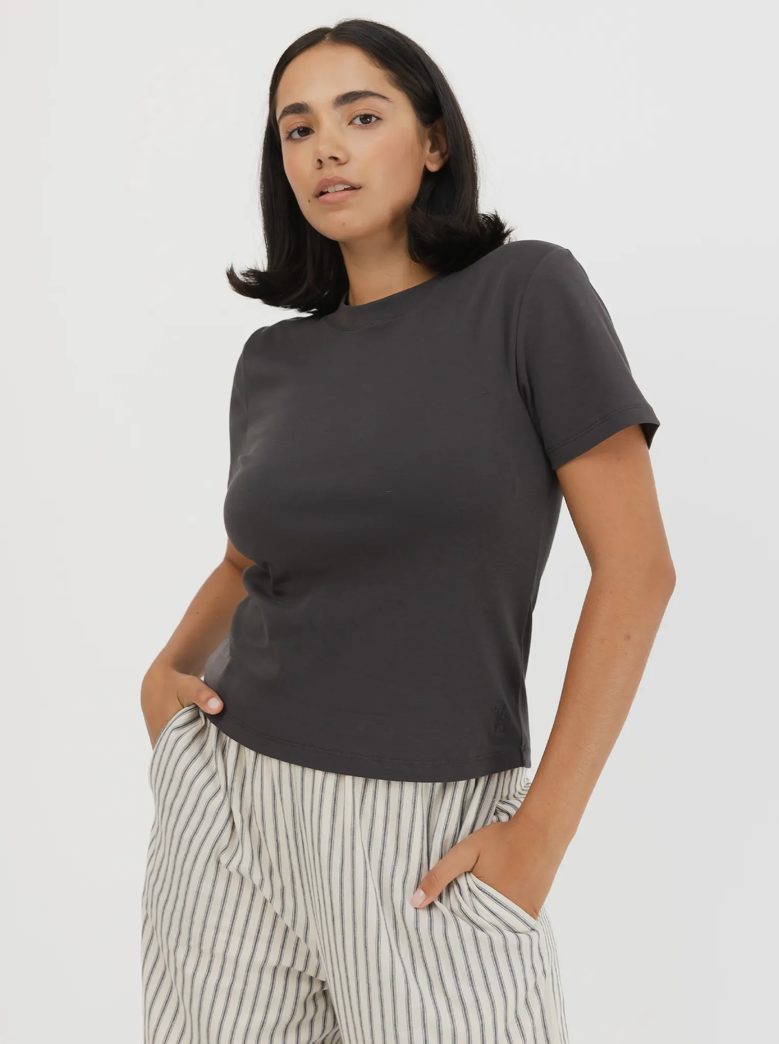 Everyday Tee In Pepper Minimal Look