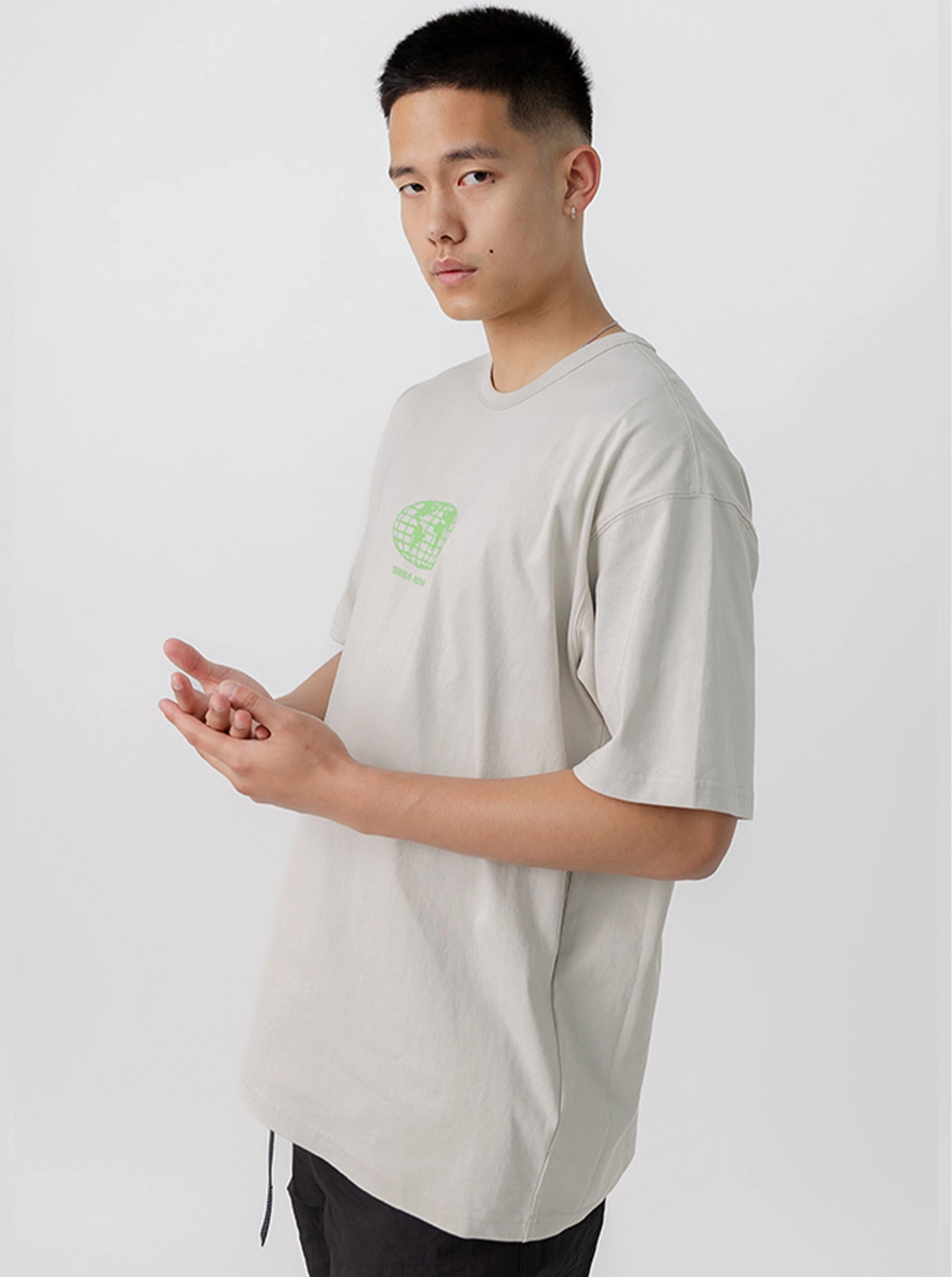 Globe Logo Graphic Tee crew neck
