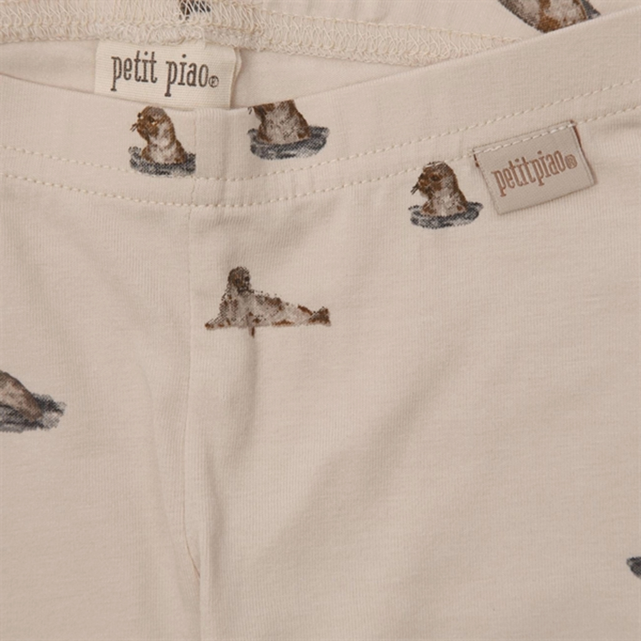 Non Irritating Seams Clean Cut Petit Piao Seal Printed Leggings