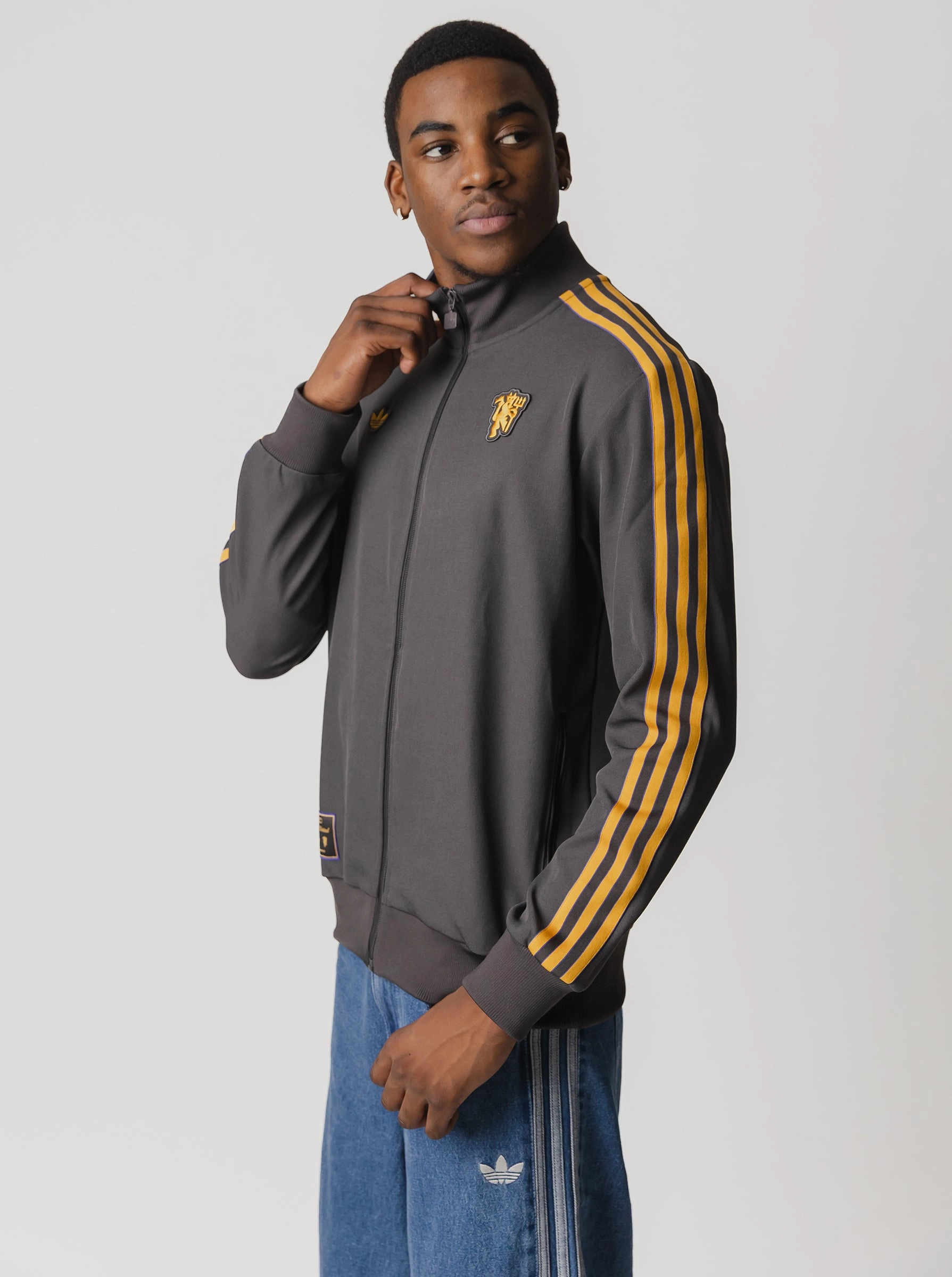 Non Bulky Insulation Shawl Manchester United Icon Track Top