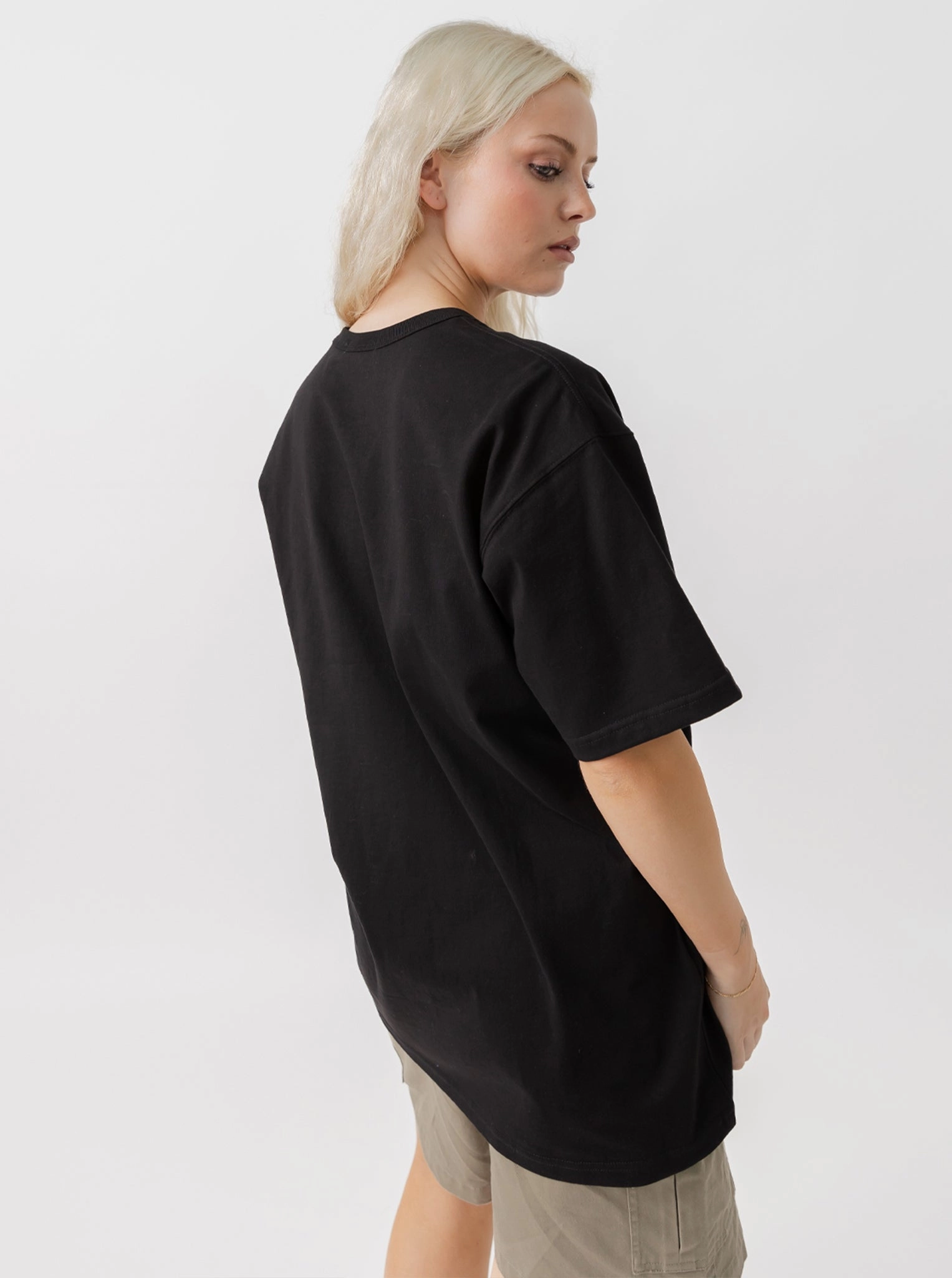 Globe Logo Graphic Tee Versatile and Stylish