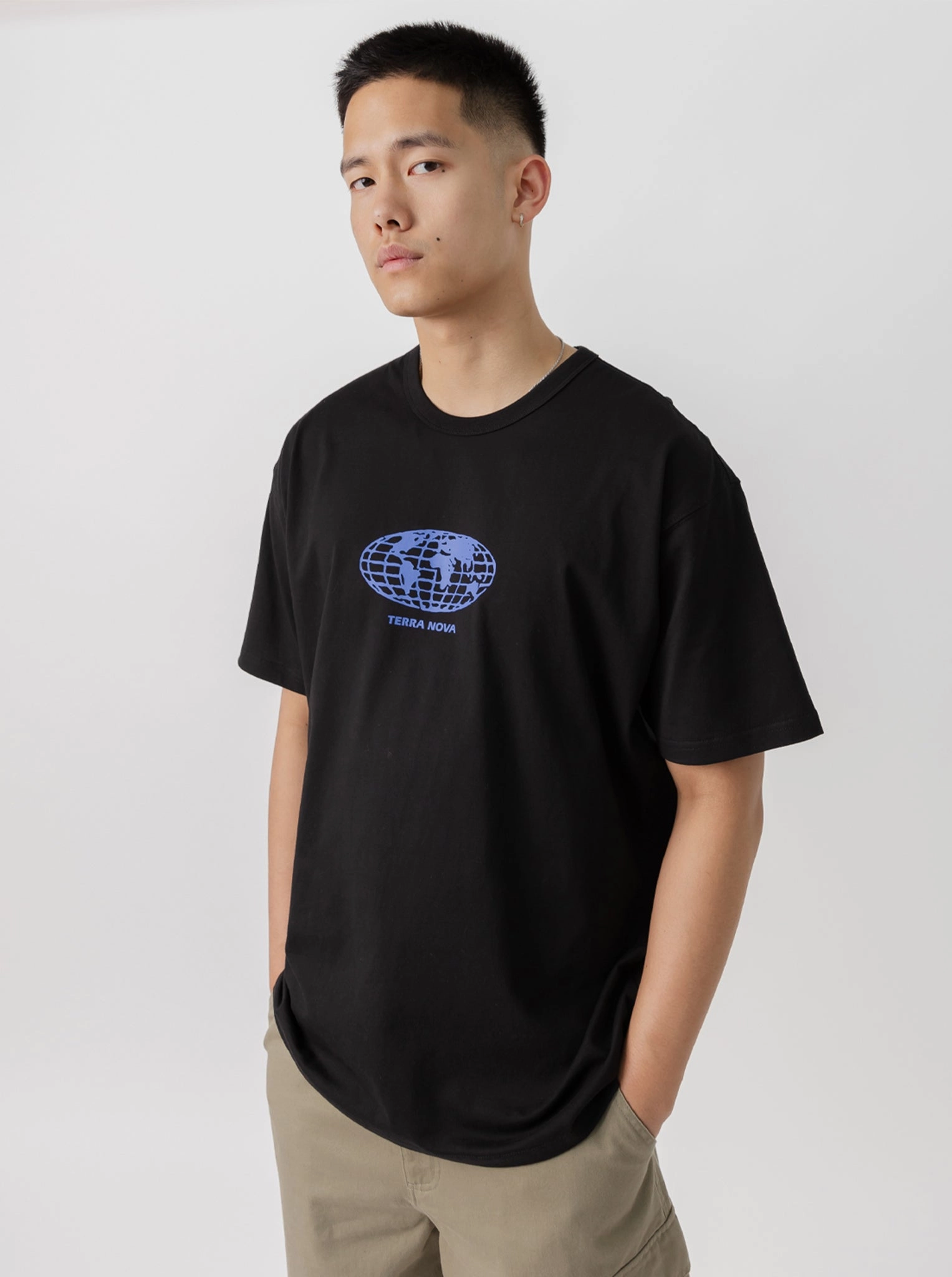 Globe Logo Graphic Tee Functional Wearable Layered Collar Structure