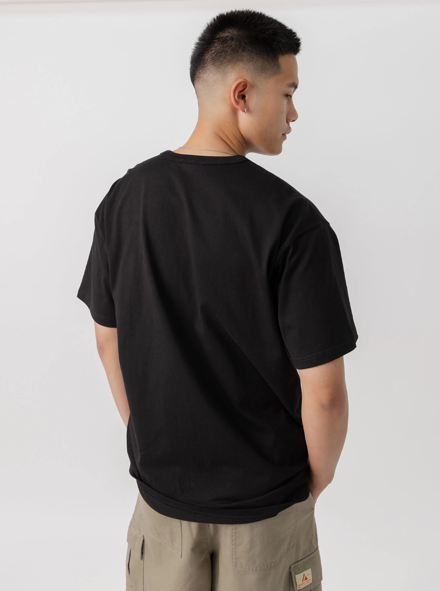 Globe Logo Graphic Tee Long Sleeve Cozy Comfort Look