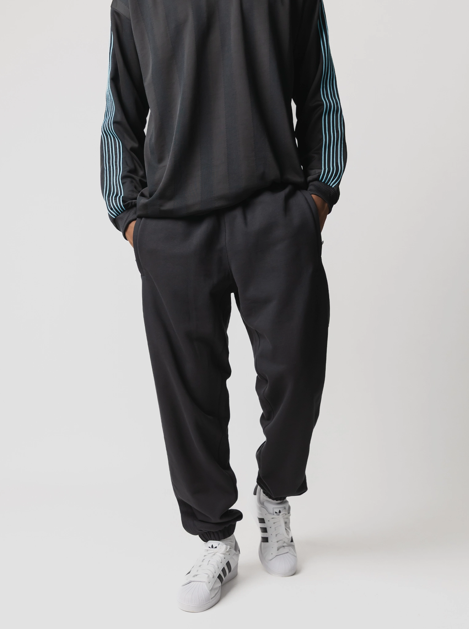 Trendy Design Premium Essentials Joggers