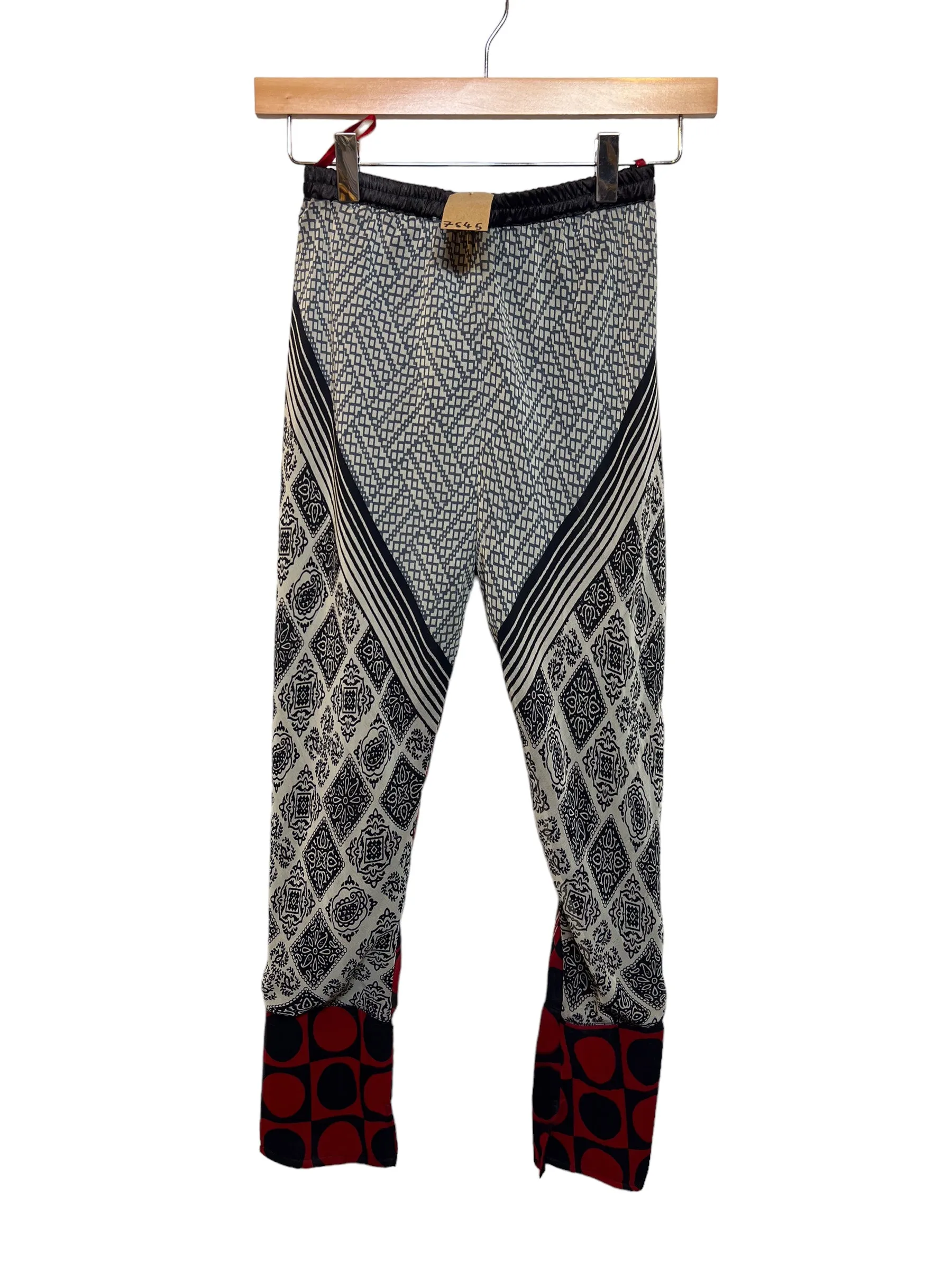 Chilly Weather Comfort Women??s White Black Patterned Trousers (Size XXS)