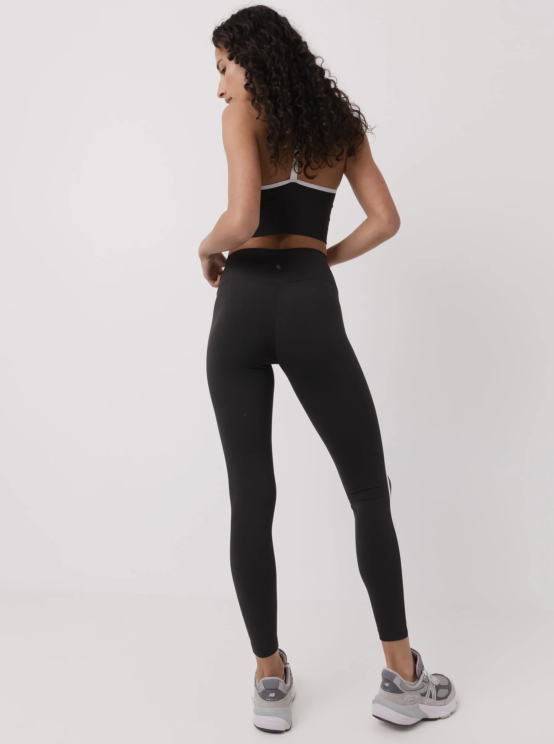 Retro Leggings in Black Seamless Design