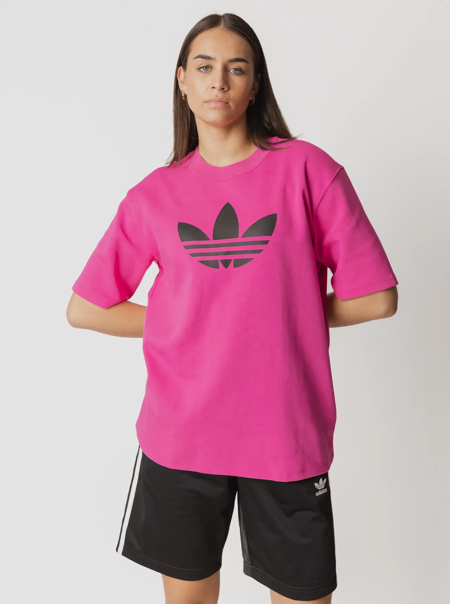 Spacer Trefoil Tee Simple Chic Easy and Relaxed