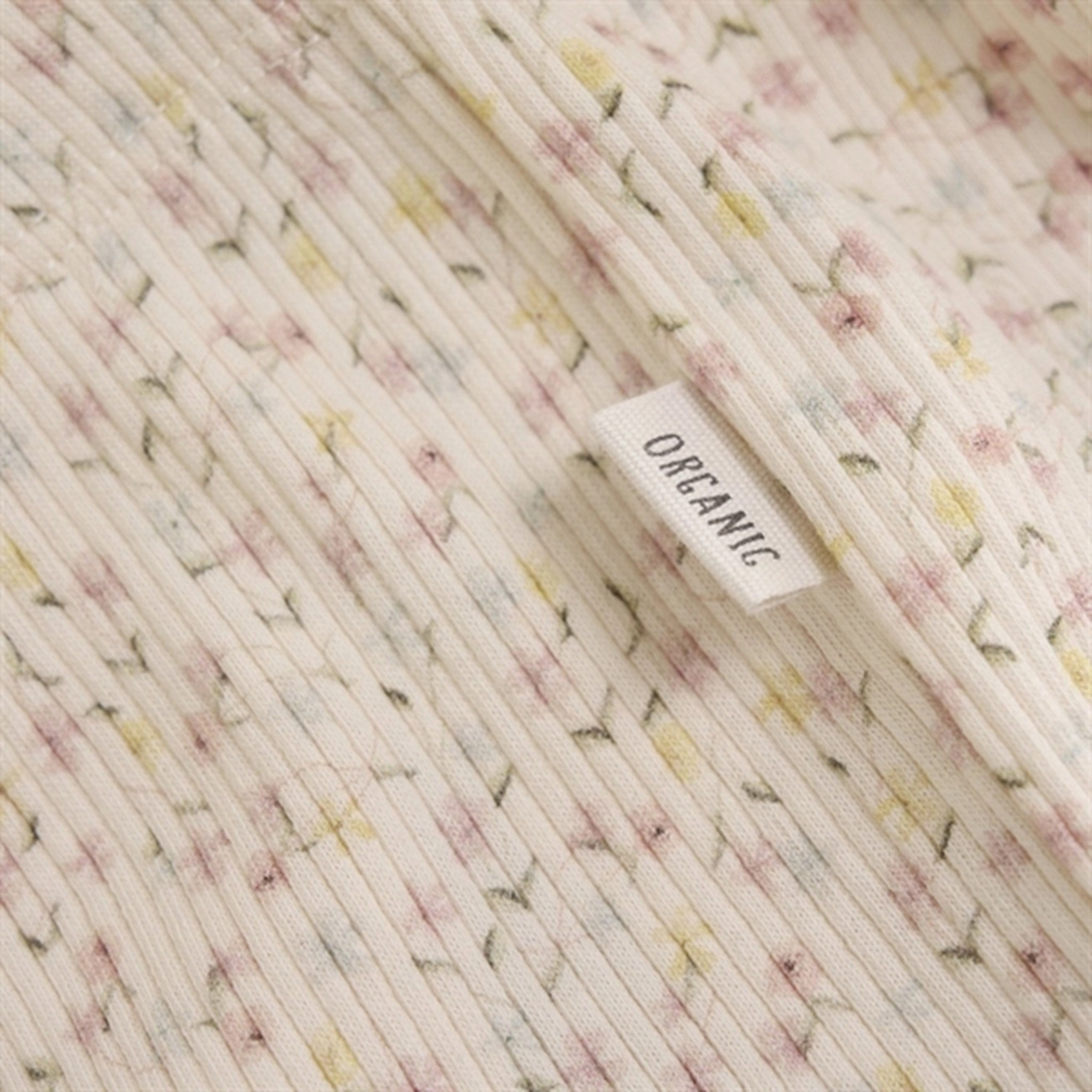 Minimalist Style Holiday Outfit Ultimate Wear Minymo Pink Champagne Leggings AOP Rib