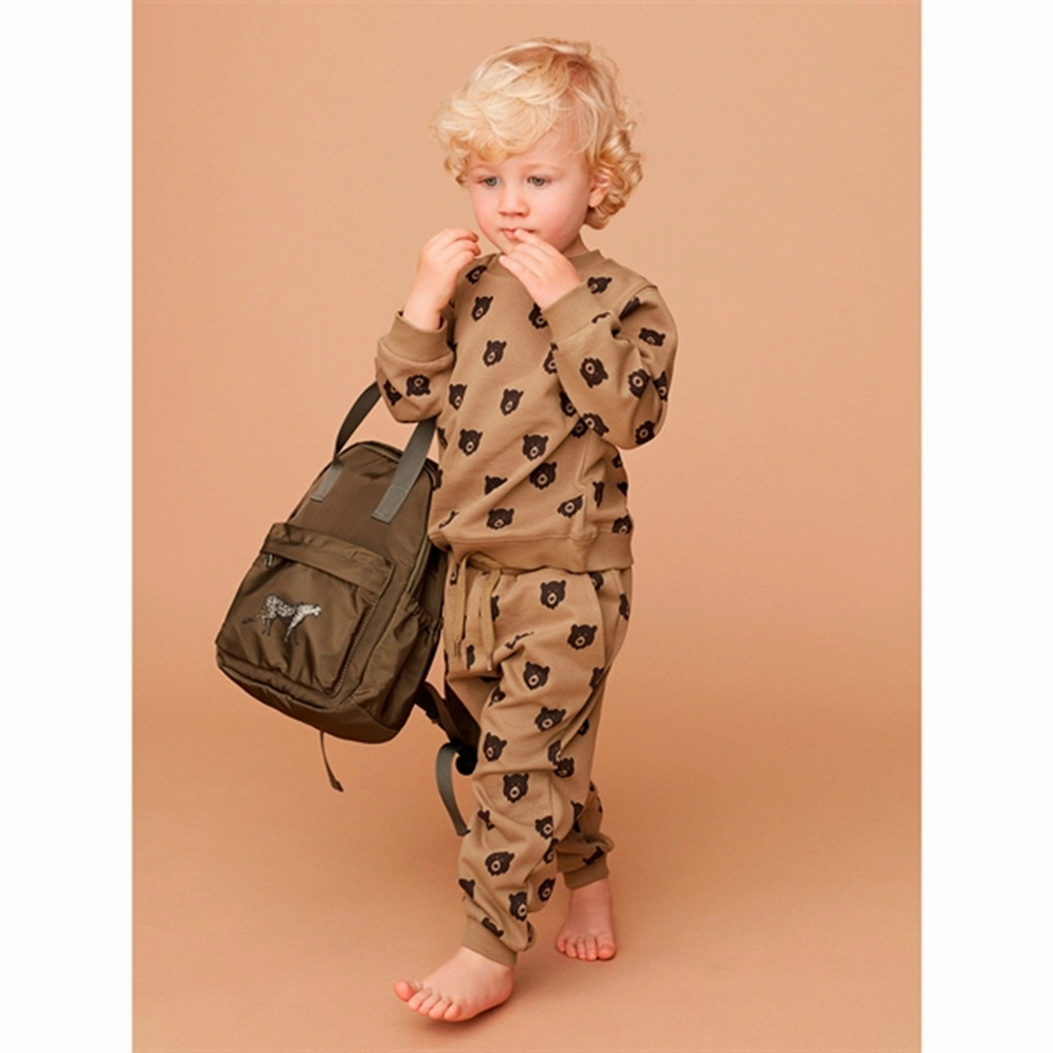 Sofie Schnoor Army Green Sweatpants Sustainable production applique