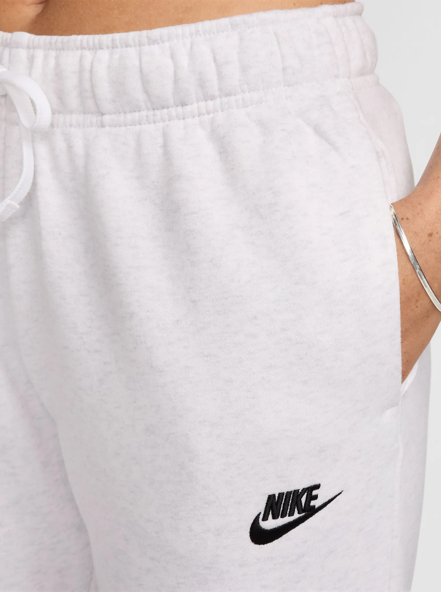 Effortless Wear Sportswear Club Fleece Mid-Rise Joggers